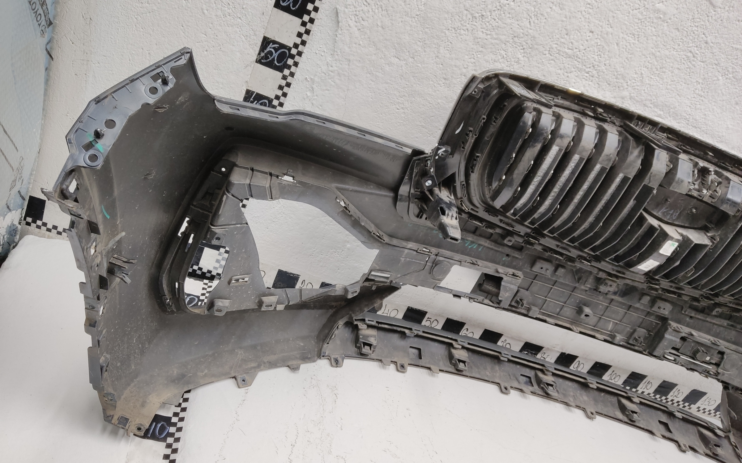 Бампер передний Geely Monjaro