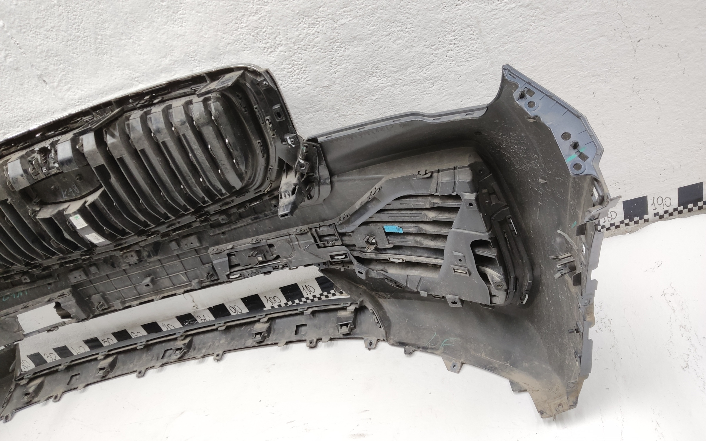 Бампер передний Geely Monjaro