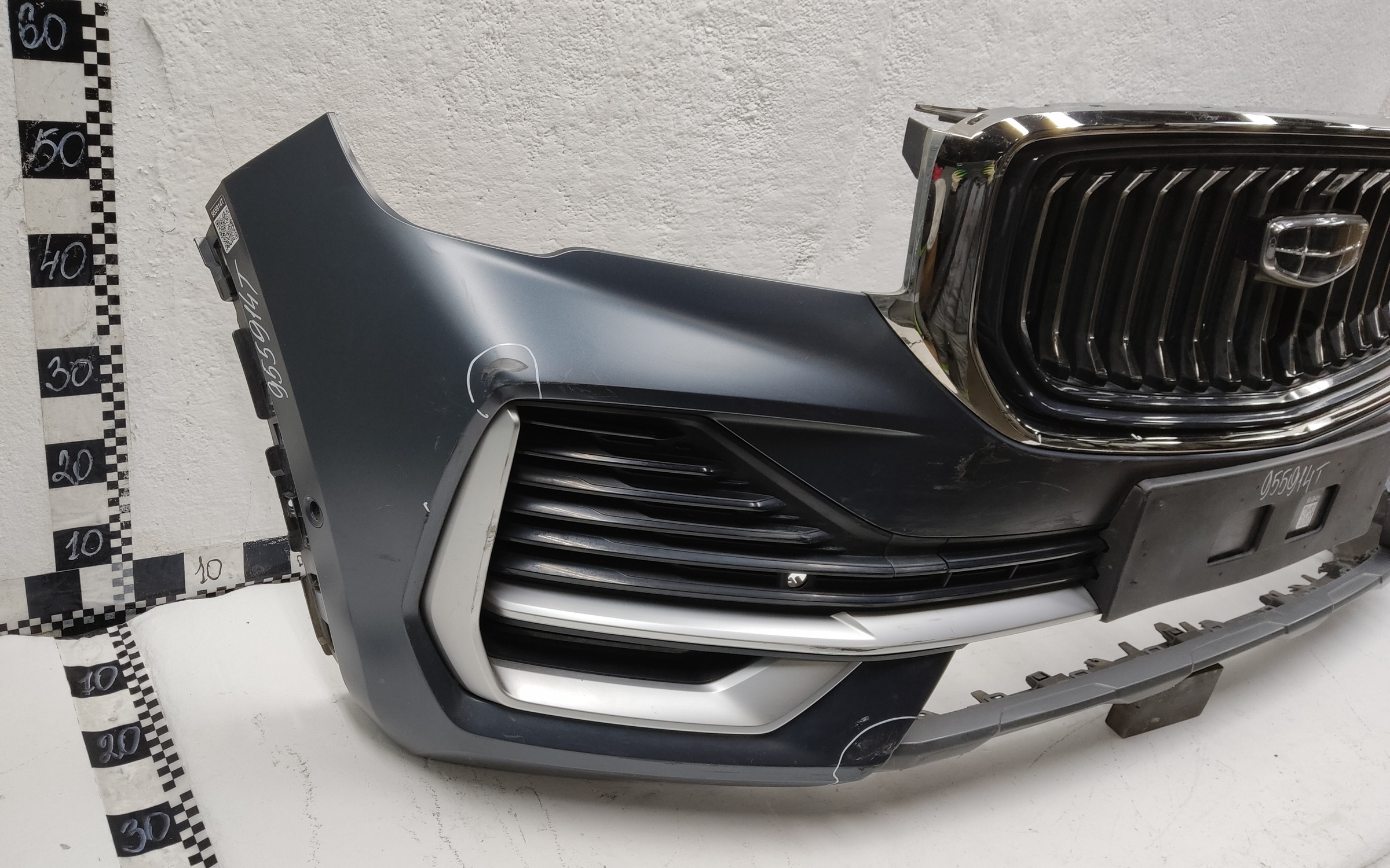 Бампер передний Geely Monjaro