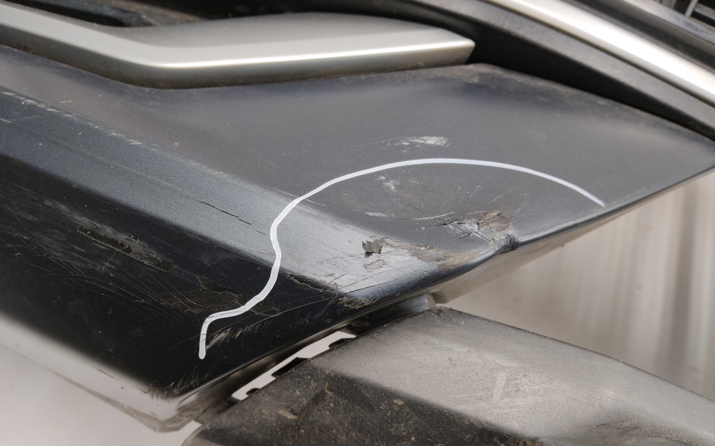 Бампер передний Geely Monjaro