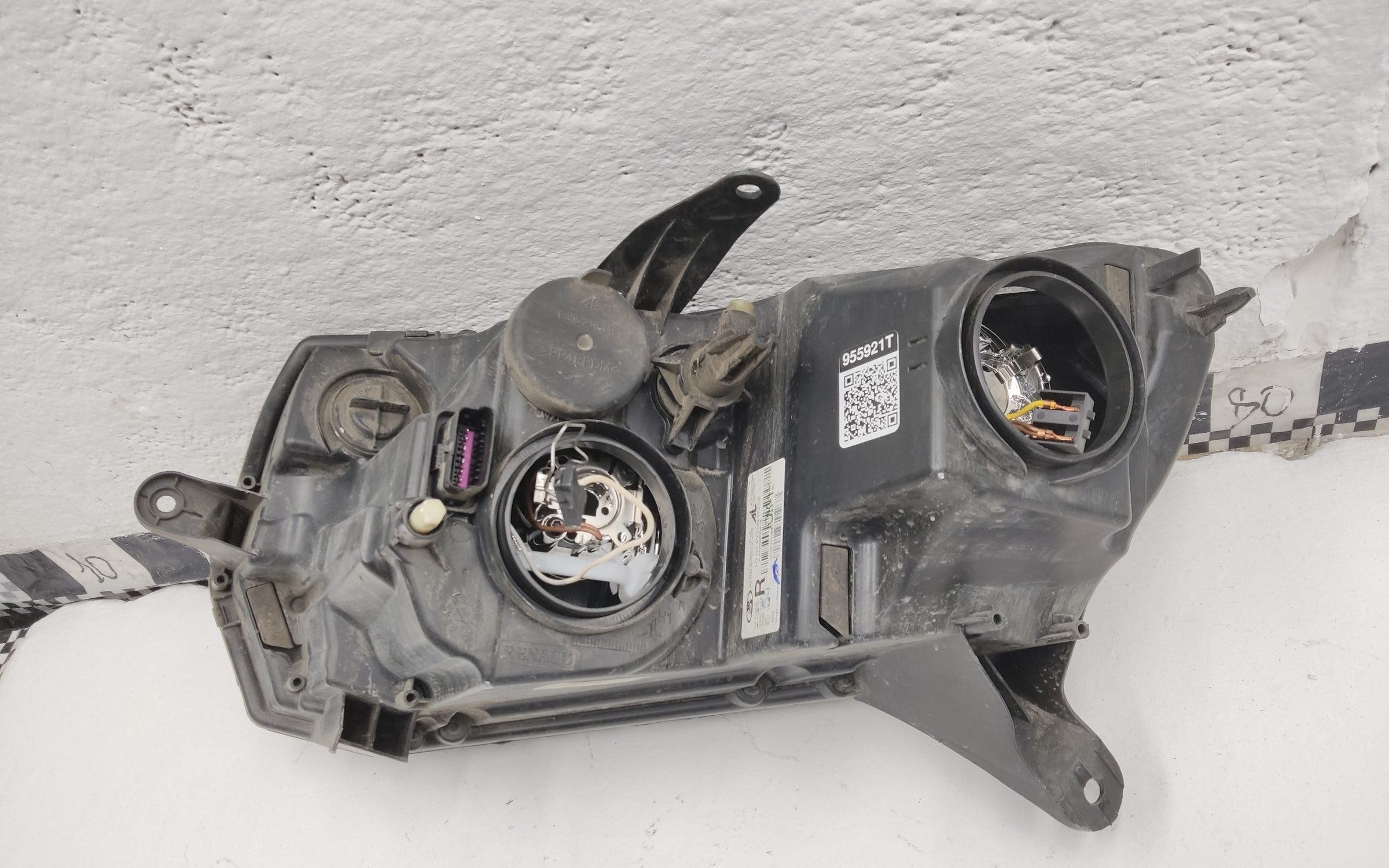 Фара передняя правая Lada Largus 1 Restail