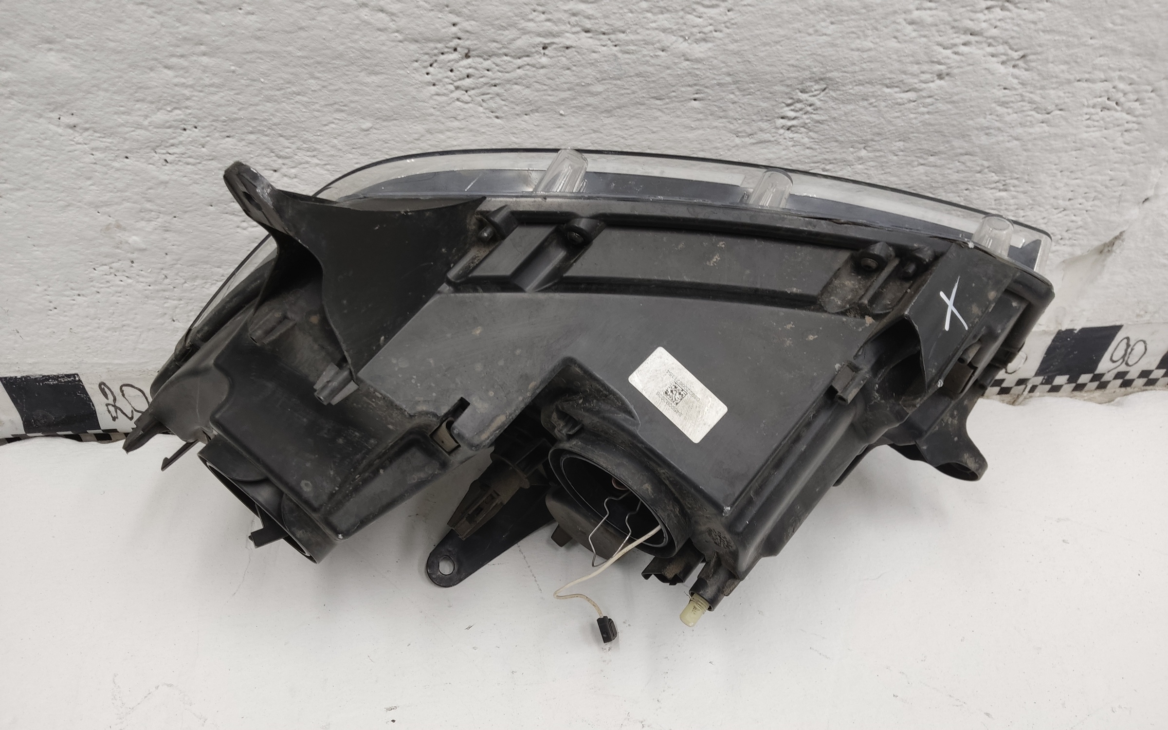 Фара передняя правая Lada Largus 1 Restail