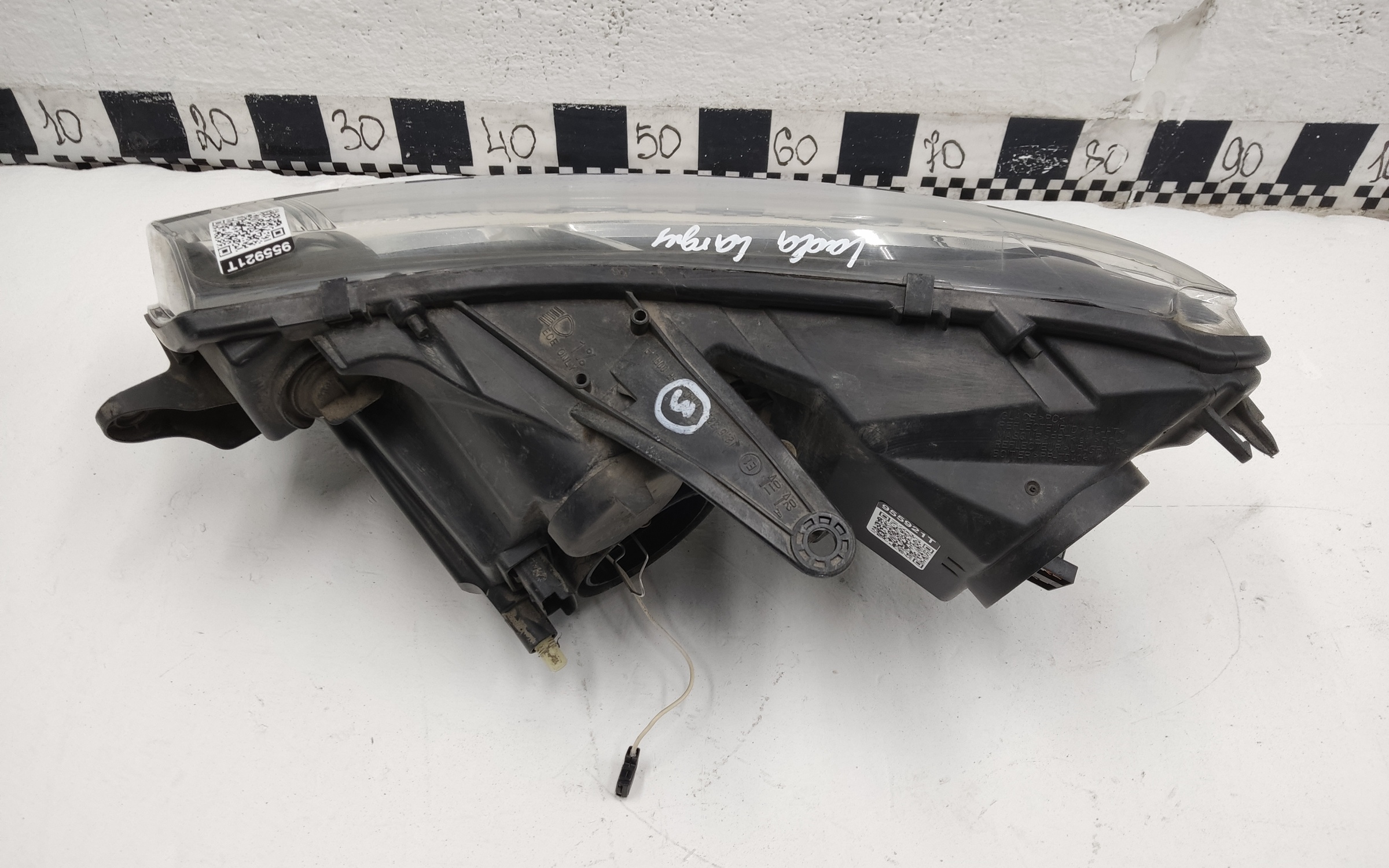 Фара передняя правая Lada Largus 1 Restail