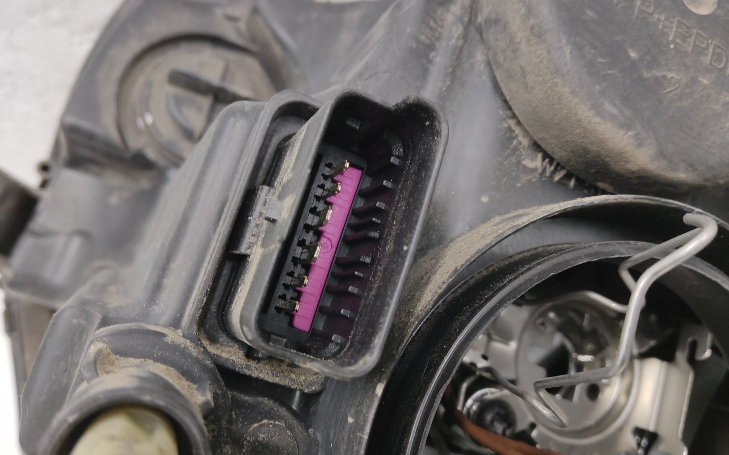 Фара передняя правая Lada Largus 1 Restail