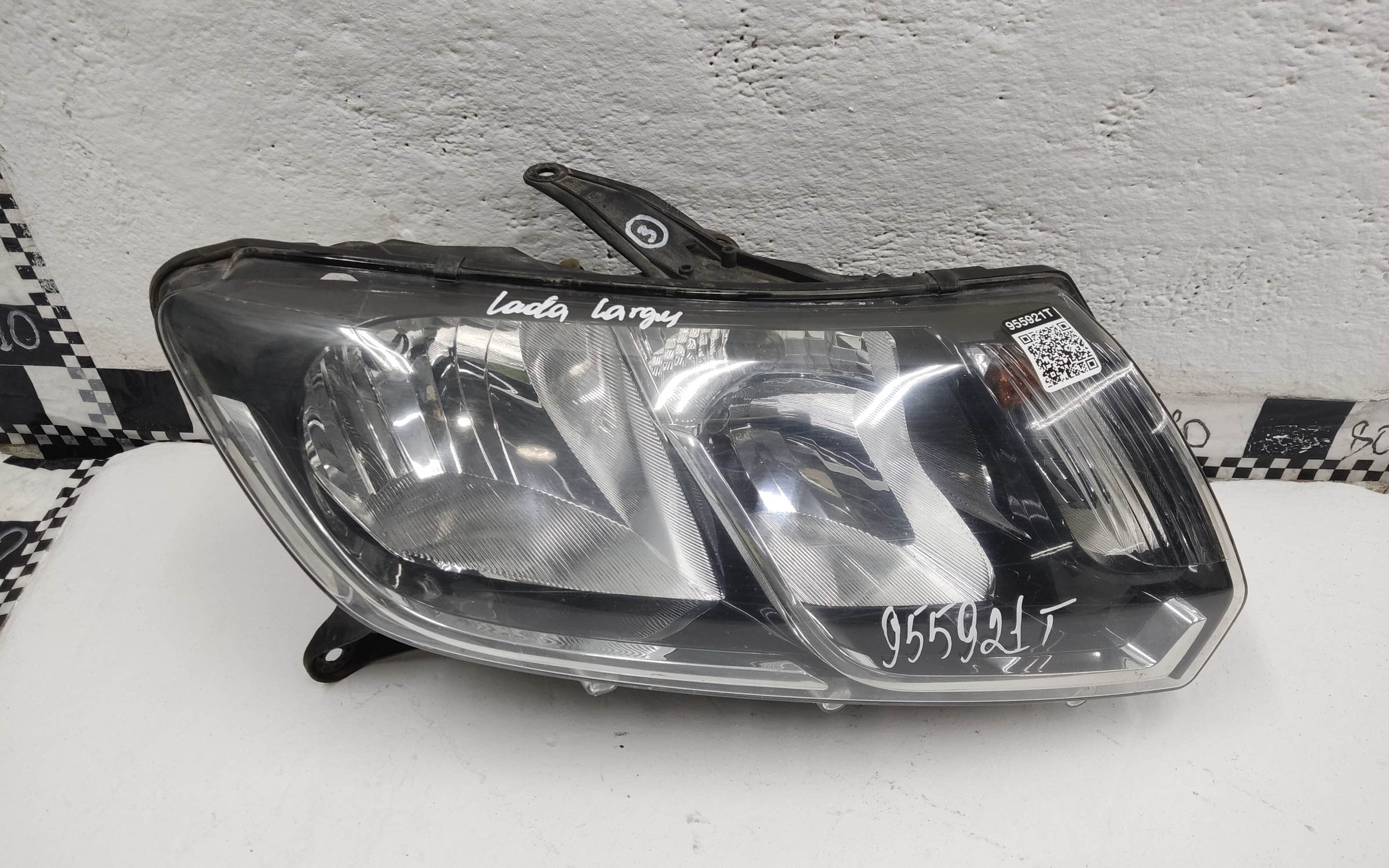 Фара передняя правая Lada Largus 1 Restail