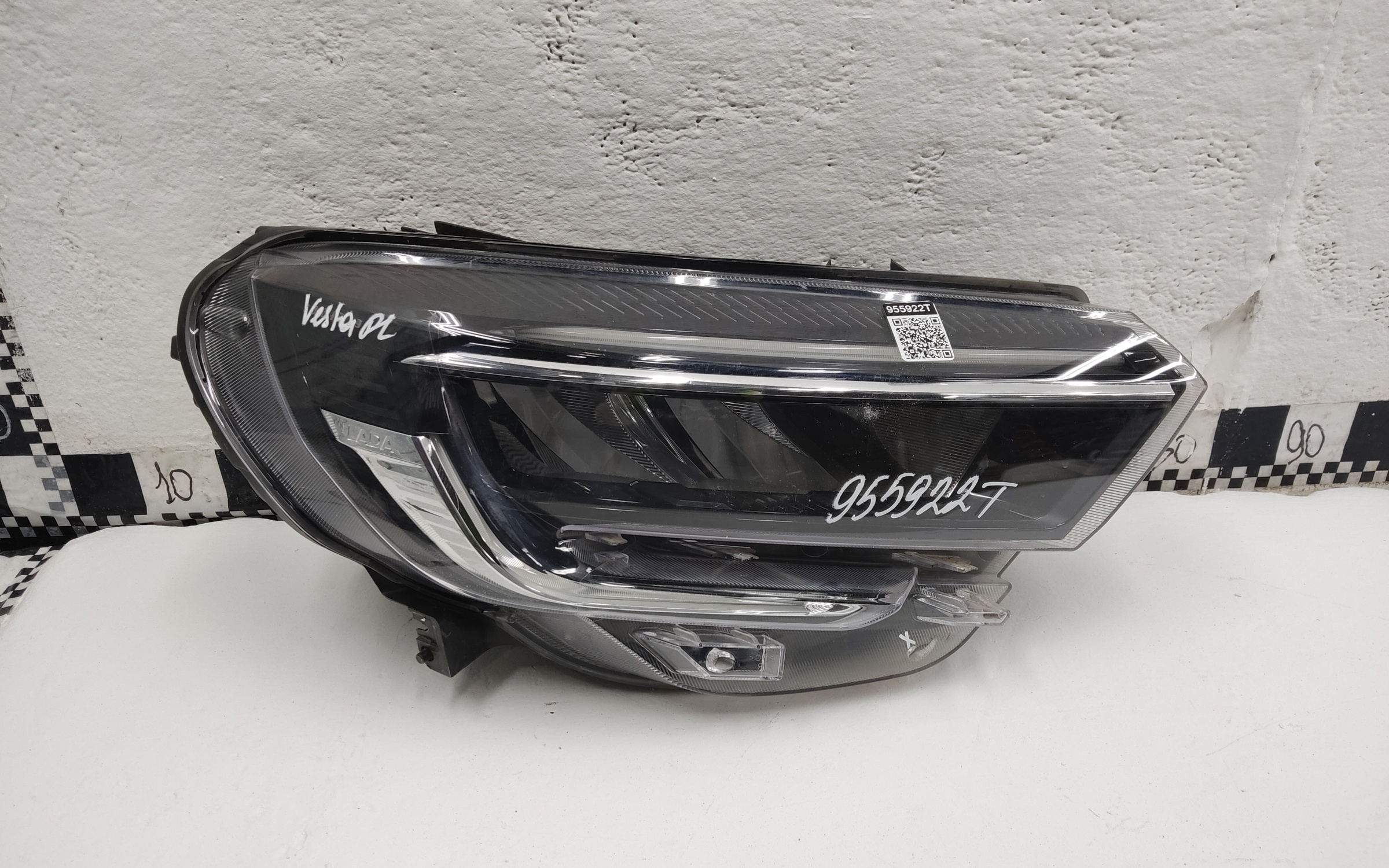 Фара передняя правая Lada Vesta 1 Restail LED