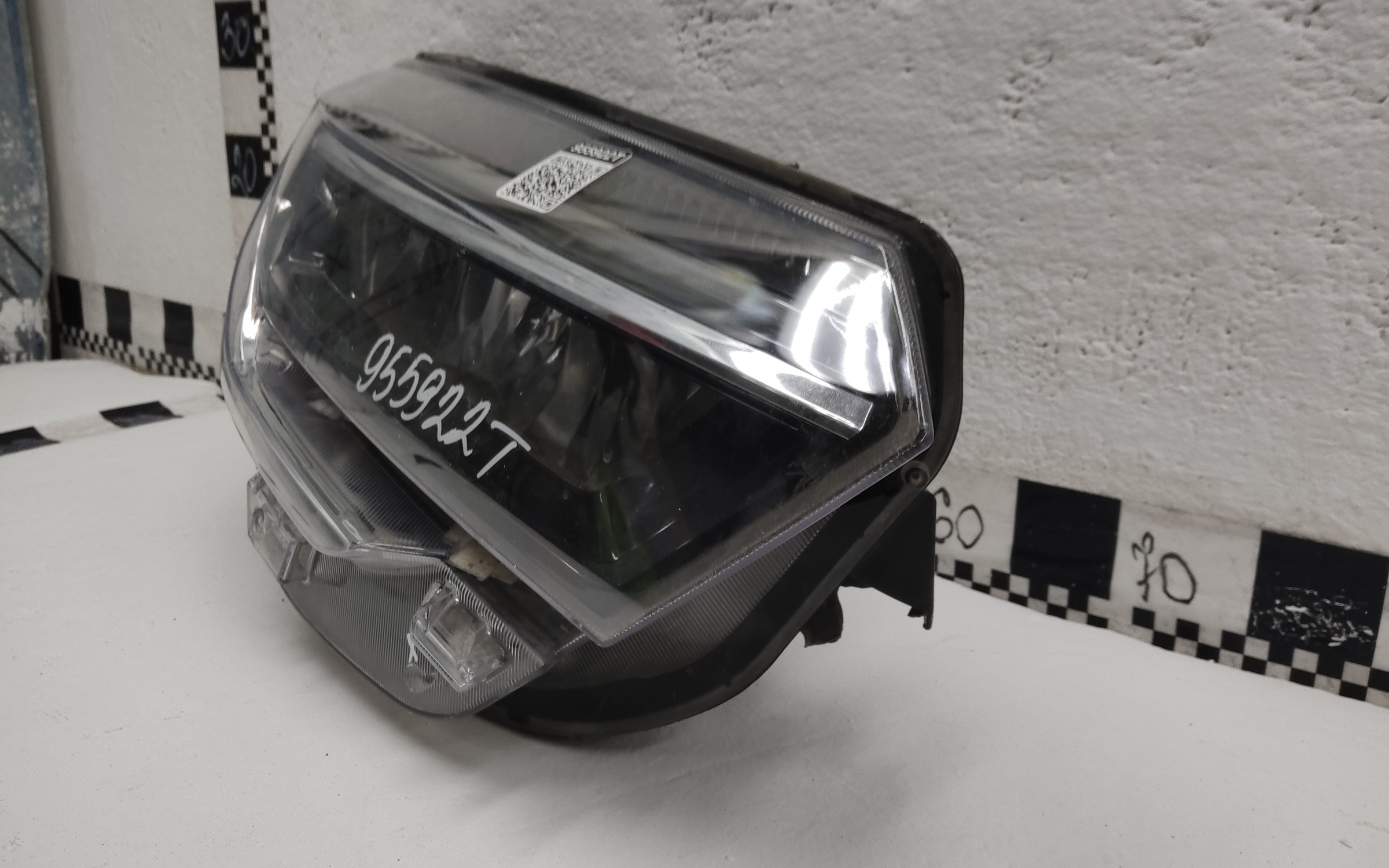 Фара передняя правая Lada Vesta 1 Restail LED