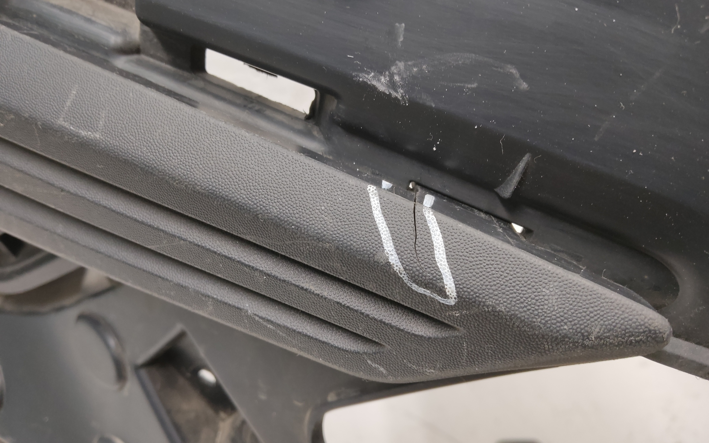 Бампер передний Lada Vesta 1 Cross Restail