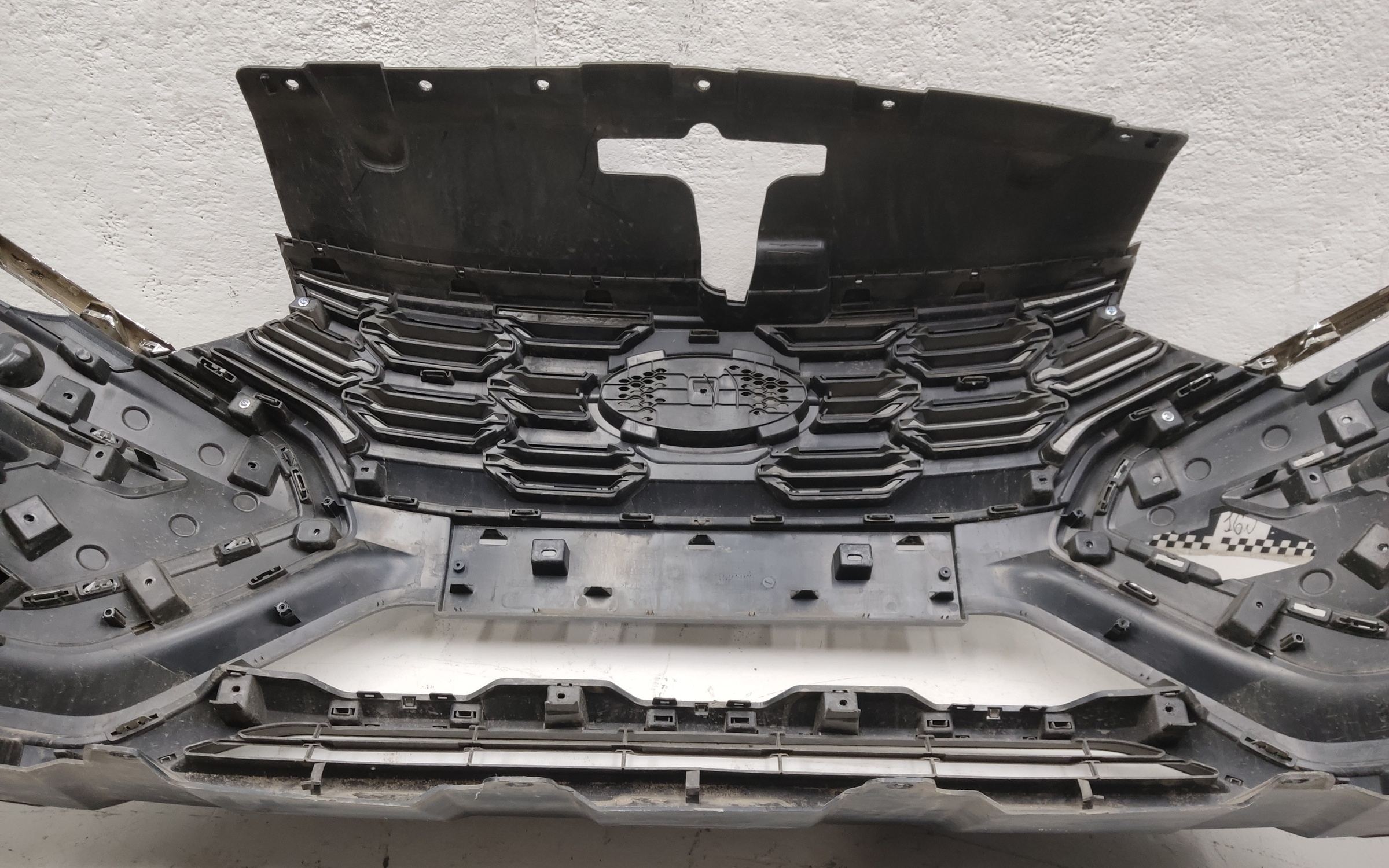 Бампер передний Lada Vesta 1 Cross Restail