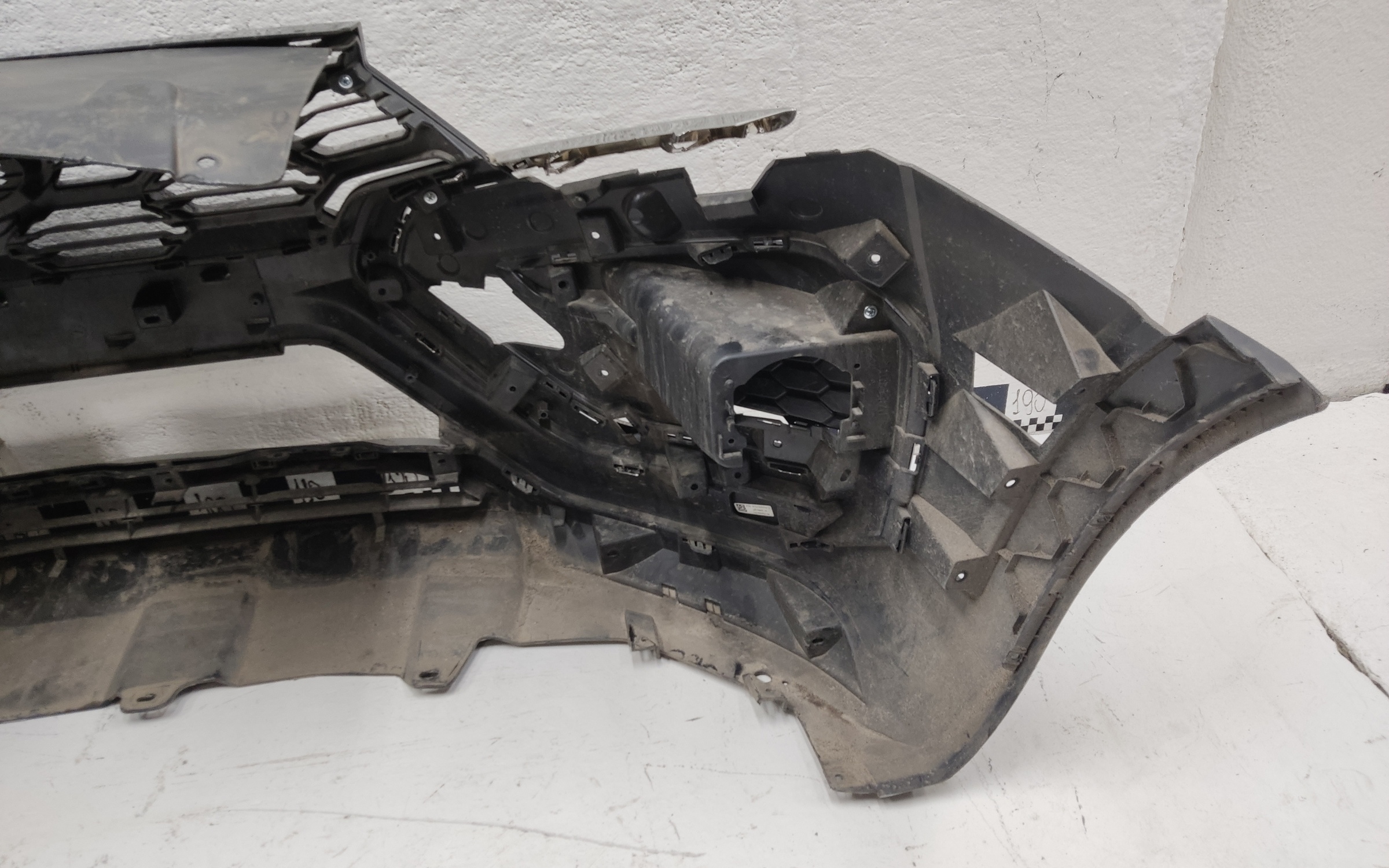 Бампер передний Lada Vesta 1 Cross Restail