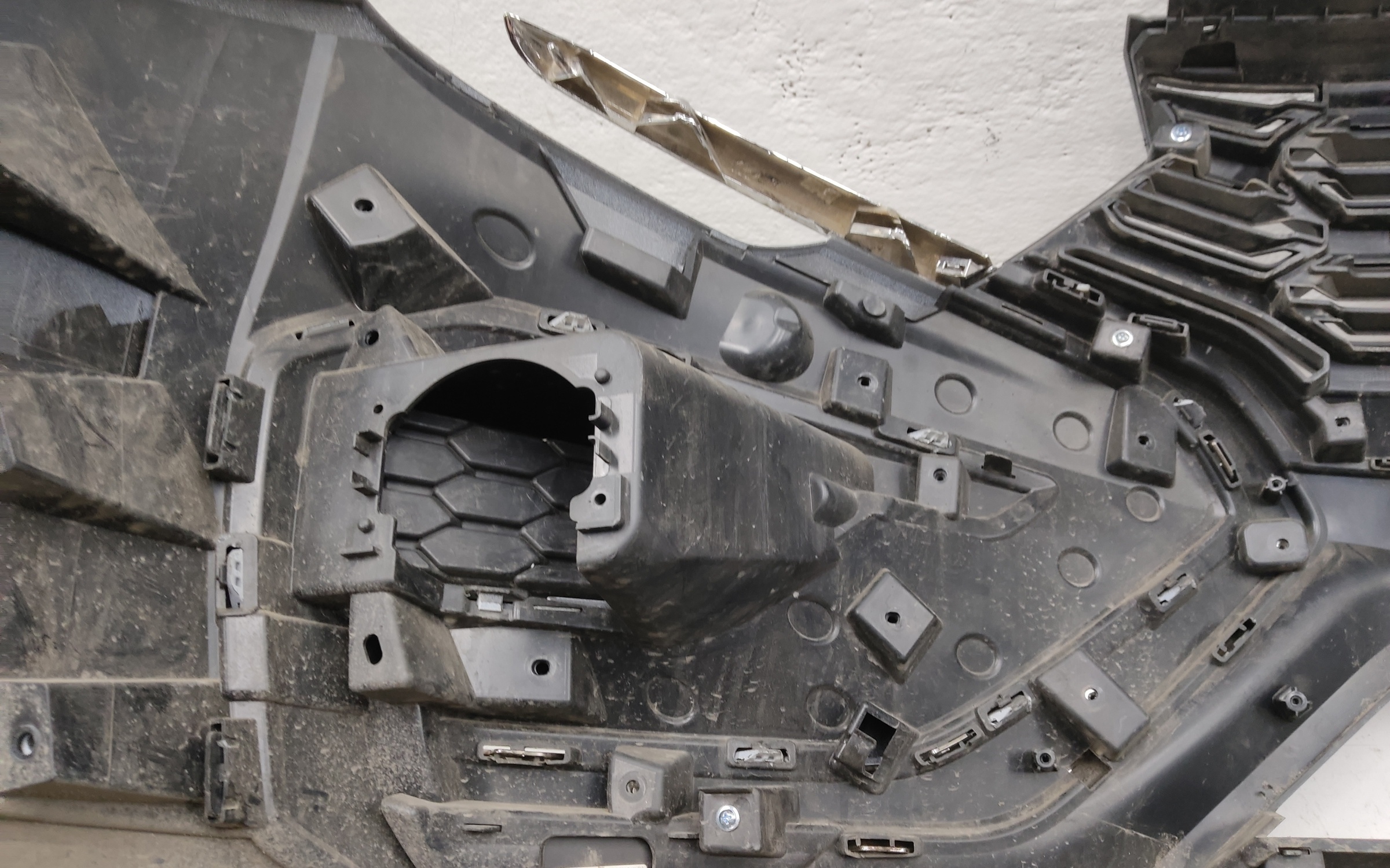 Бампер передний Lada Vesta 1 Cross Restail