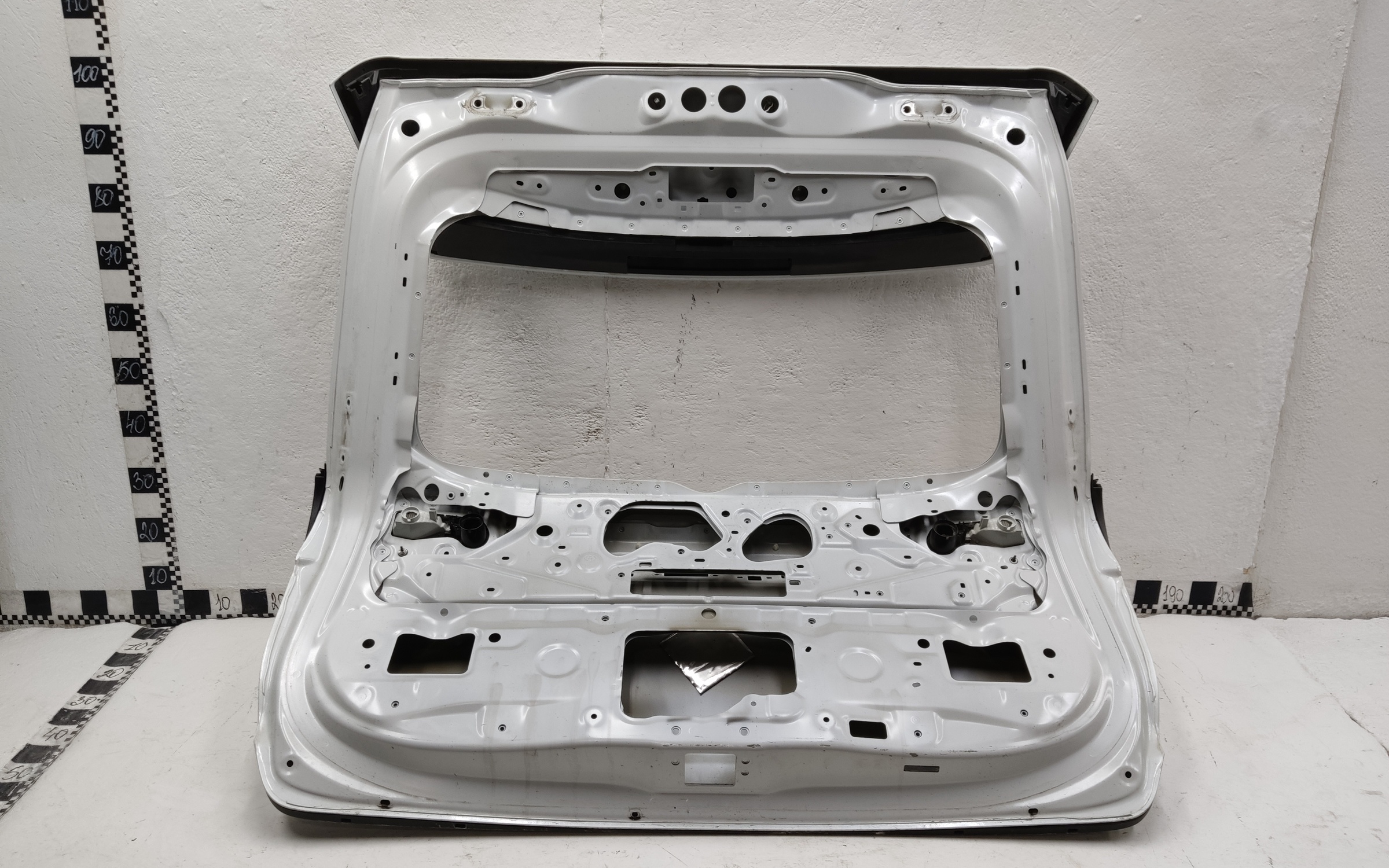 Крышка багажника Toyota RAV4 XA50