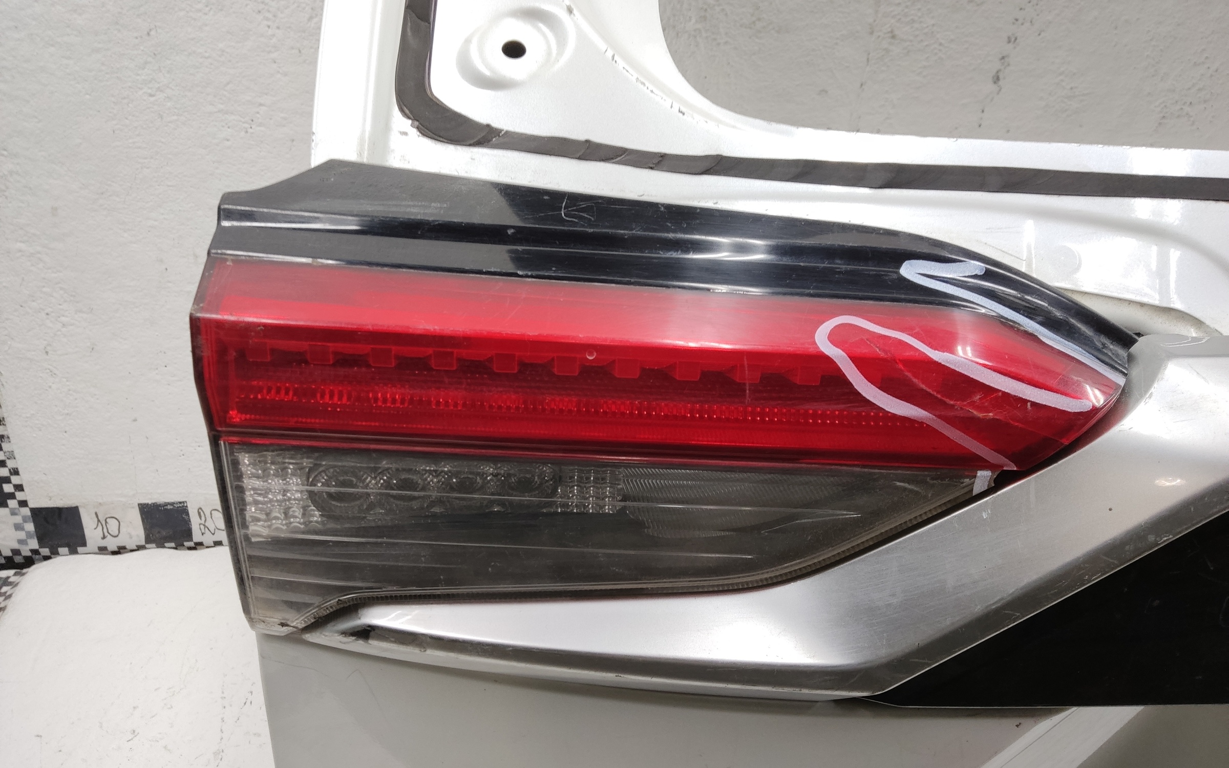 Крышка багажника Toyota RAV4 XA50