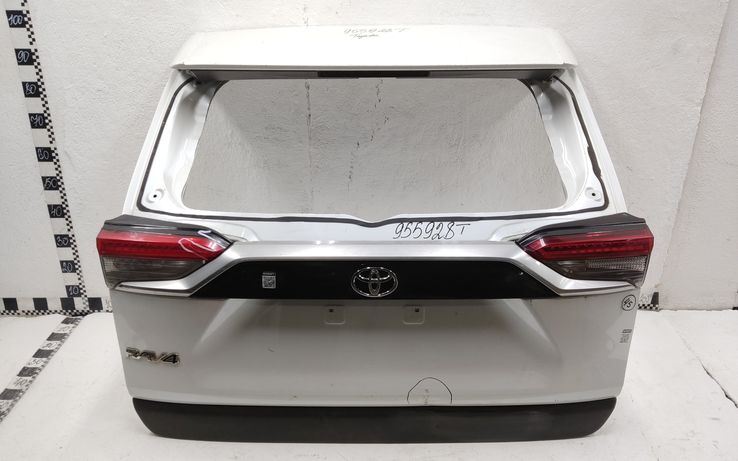 Крышка багажника Toyota RAV4 XA50