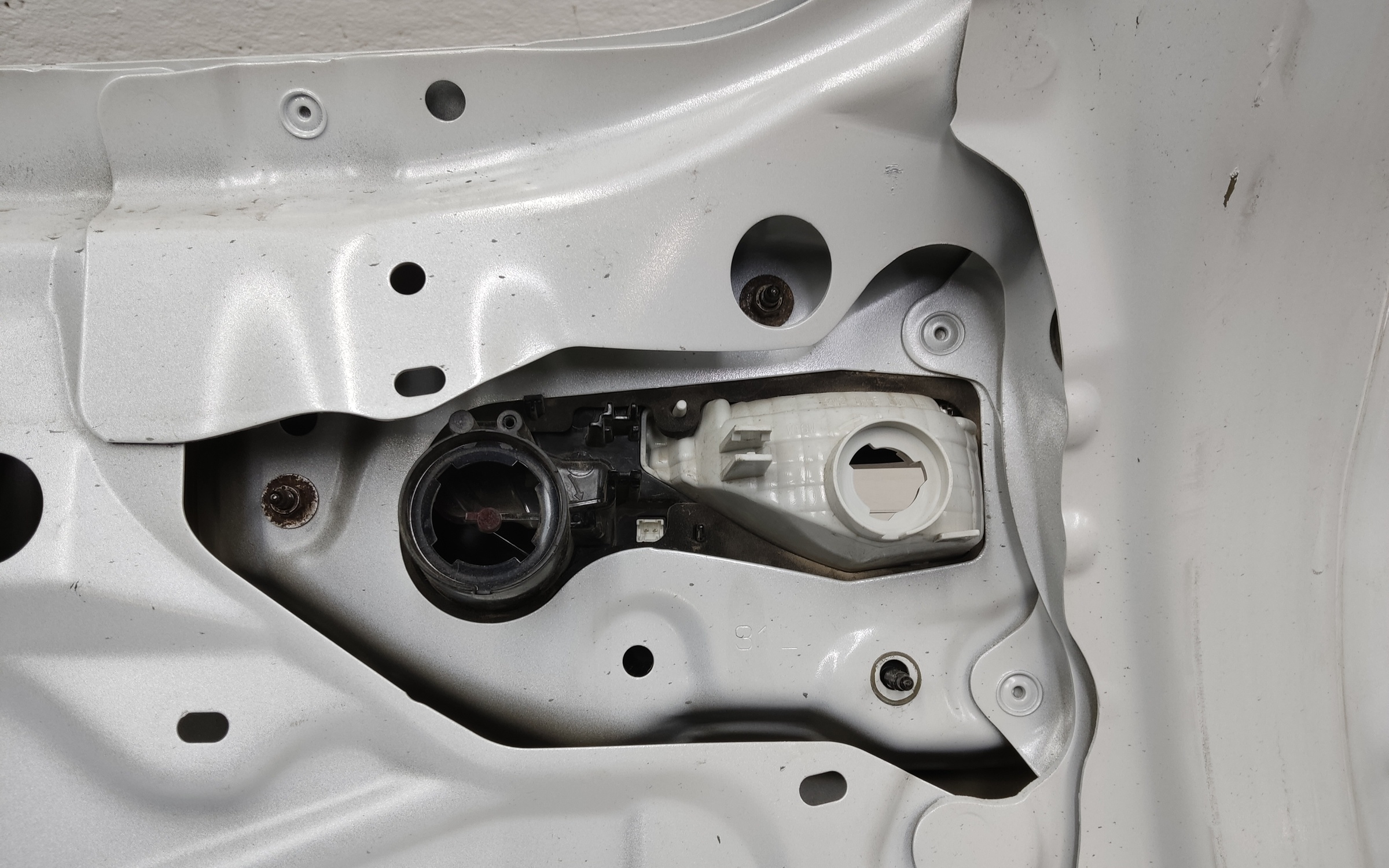 Крышка багажника Toyota RAV4 XA50