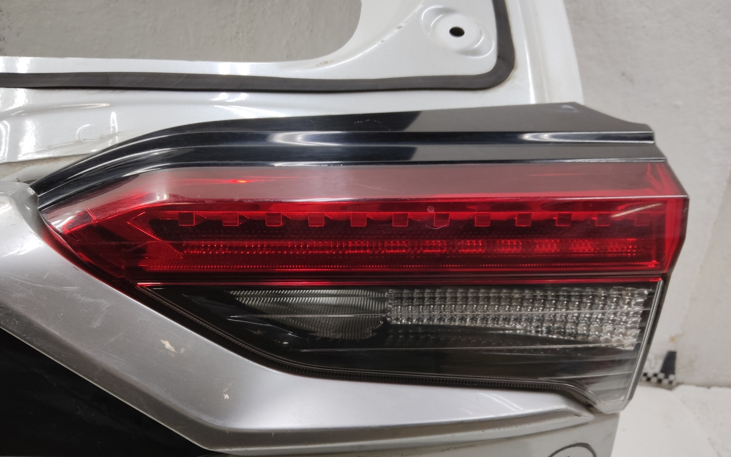 Крышка багажника Toyota RAV4 XA50