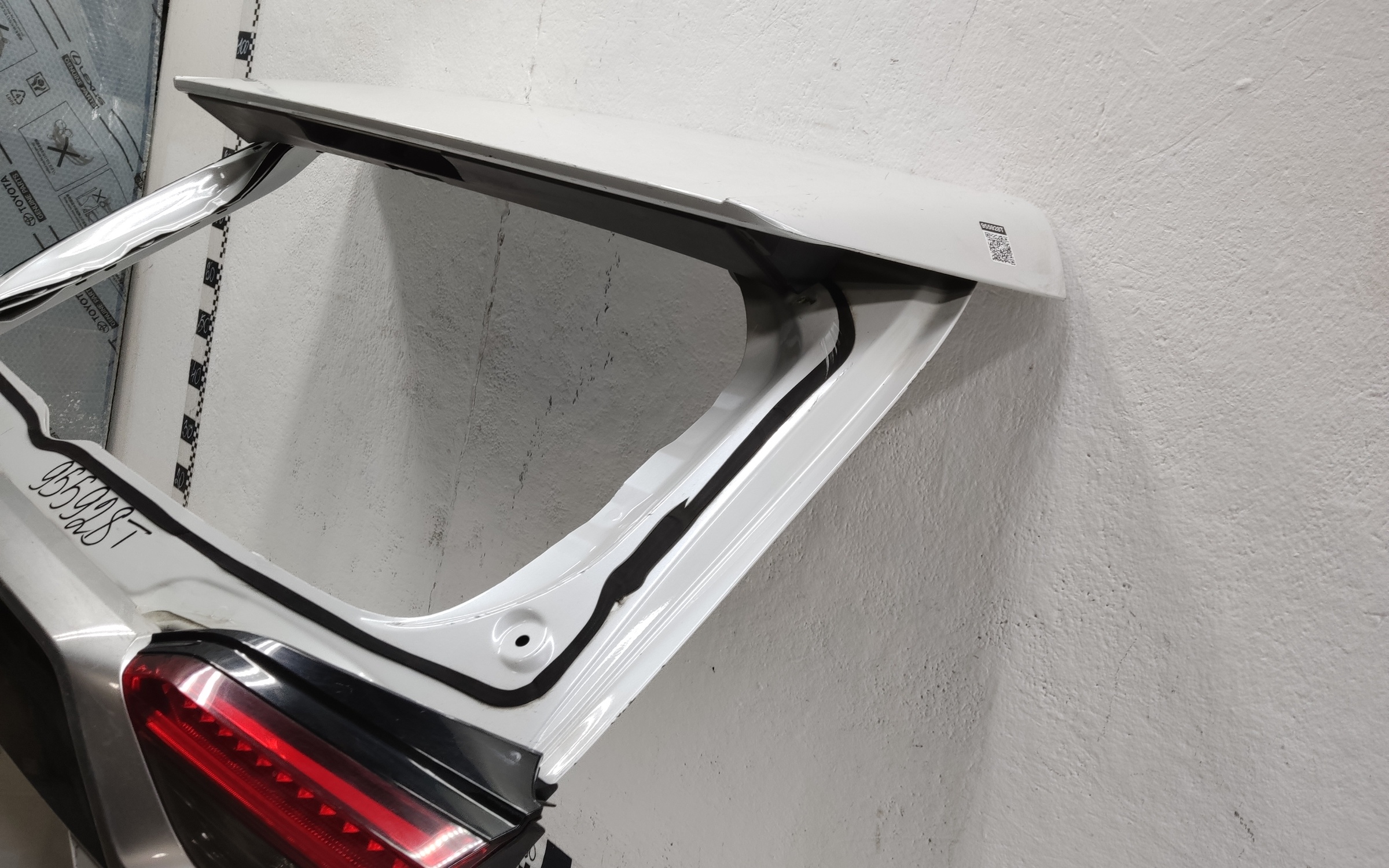 Крышка багажника Toyota RAV4 XA50