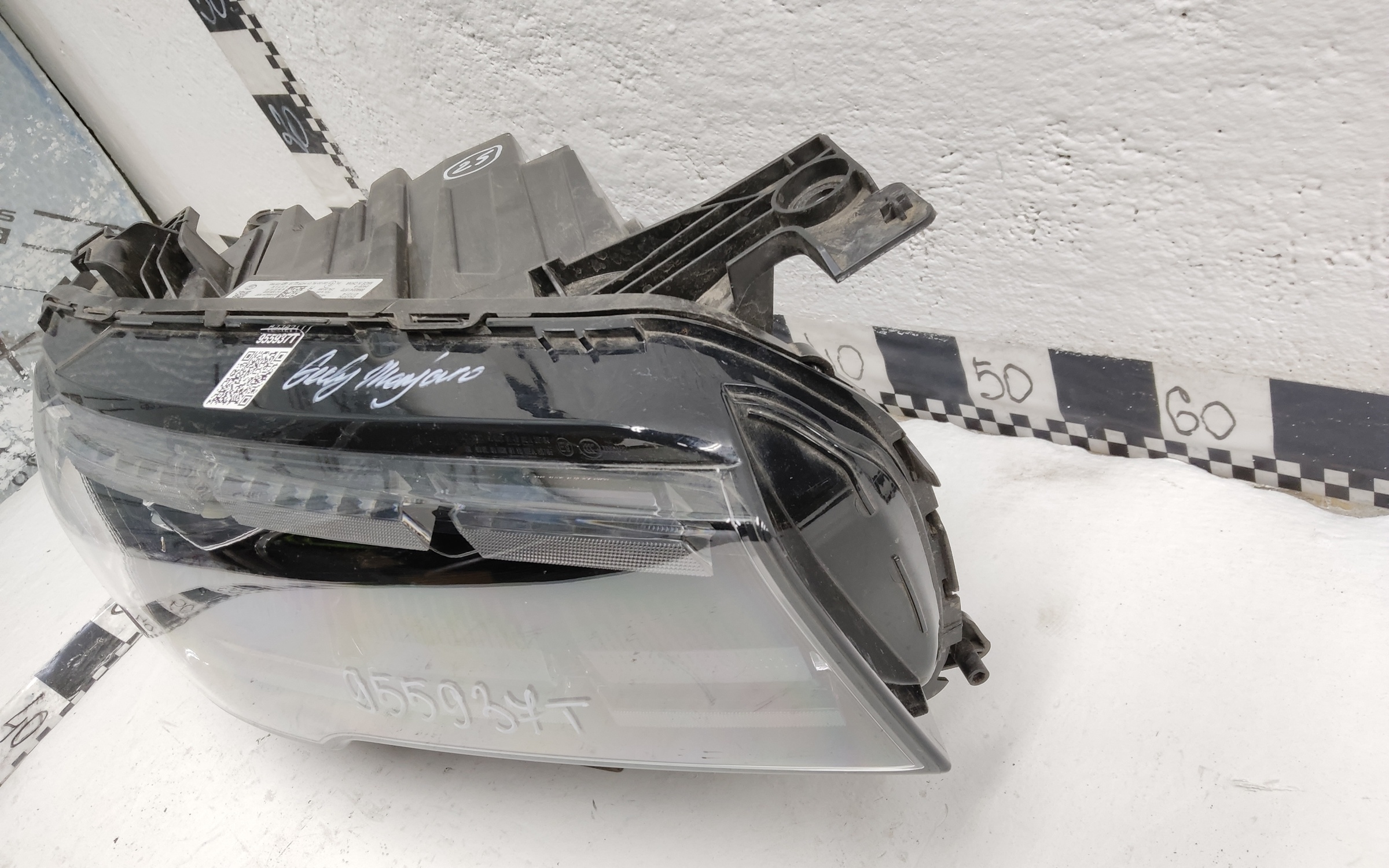 Фара передняя правая Geely Monjaro LED