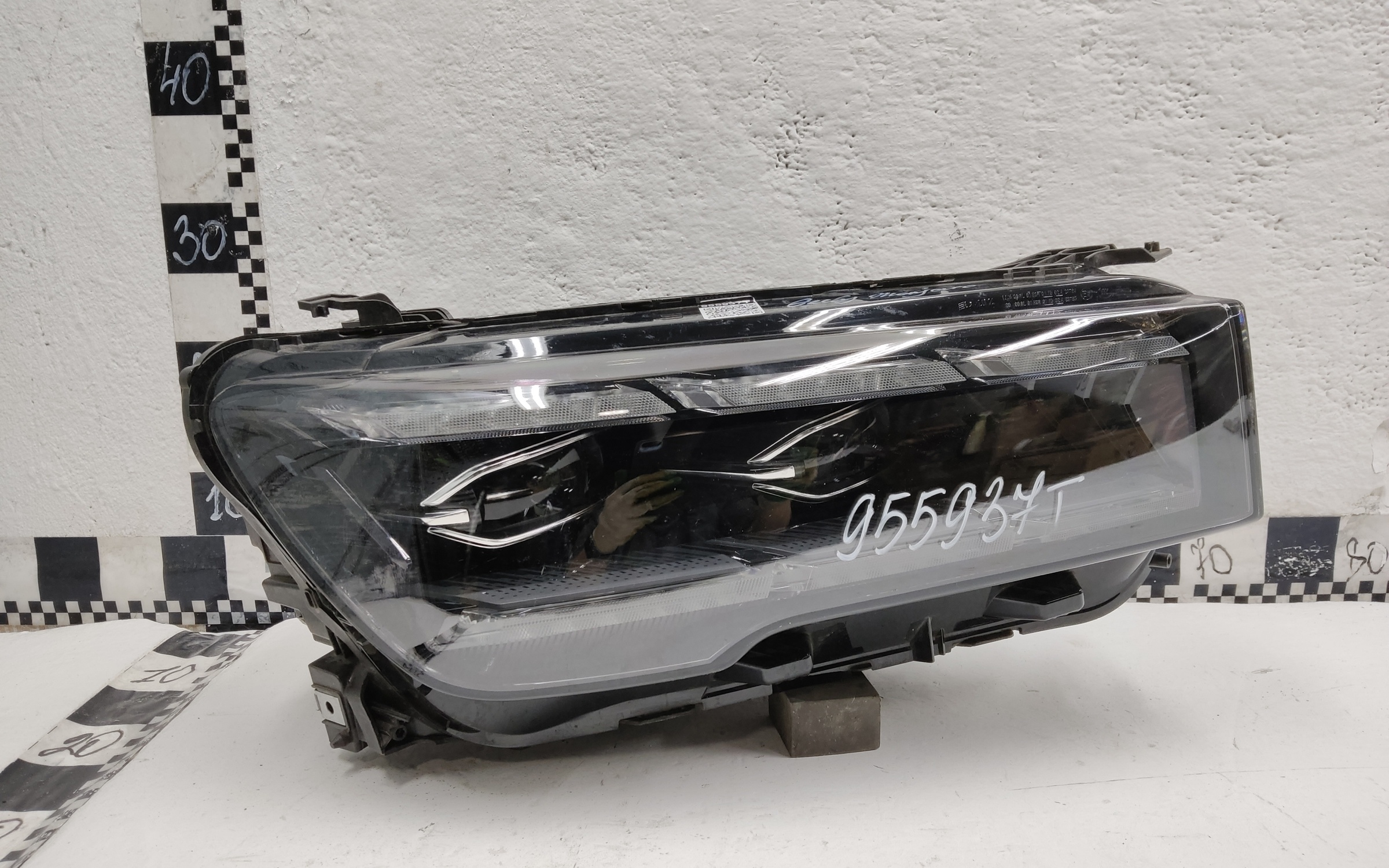 Фара передняя правая Geely Monjaro LED