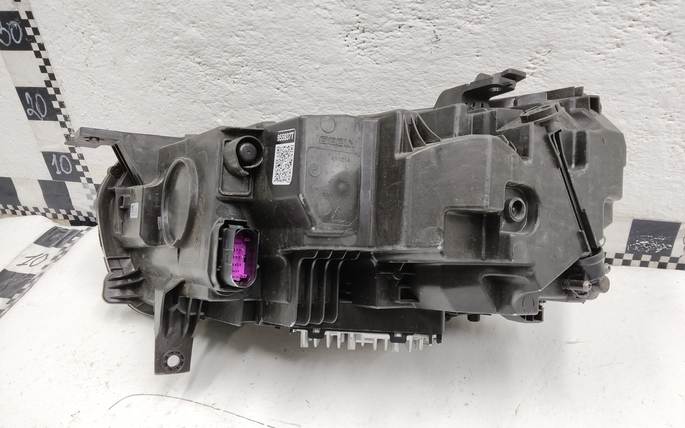 Фара передняя правая Geely Monjaro LED