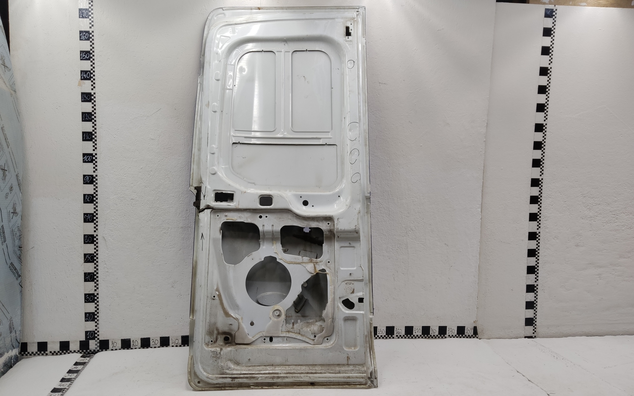 Дверь задняя правая распашная глухая Ford Transit 7 190см