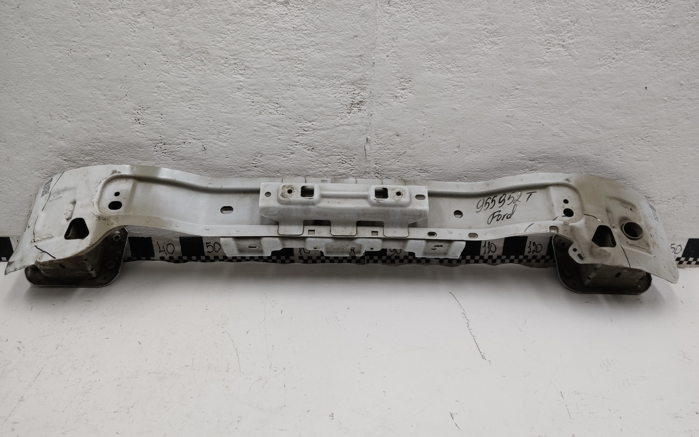 Усилитель переднего бампера Ford Transit 7