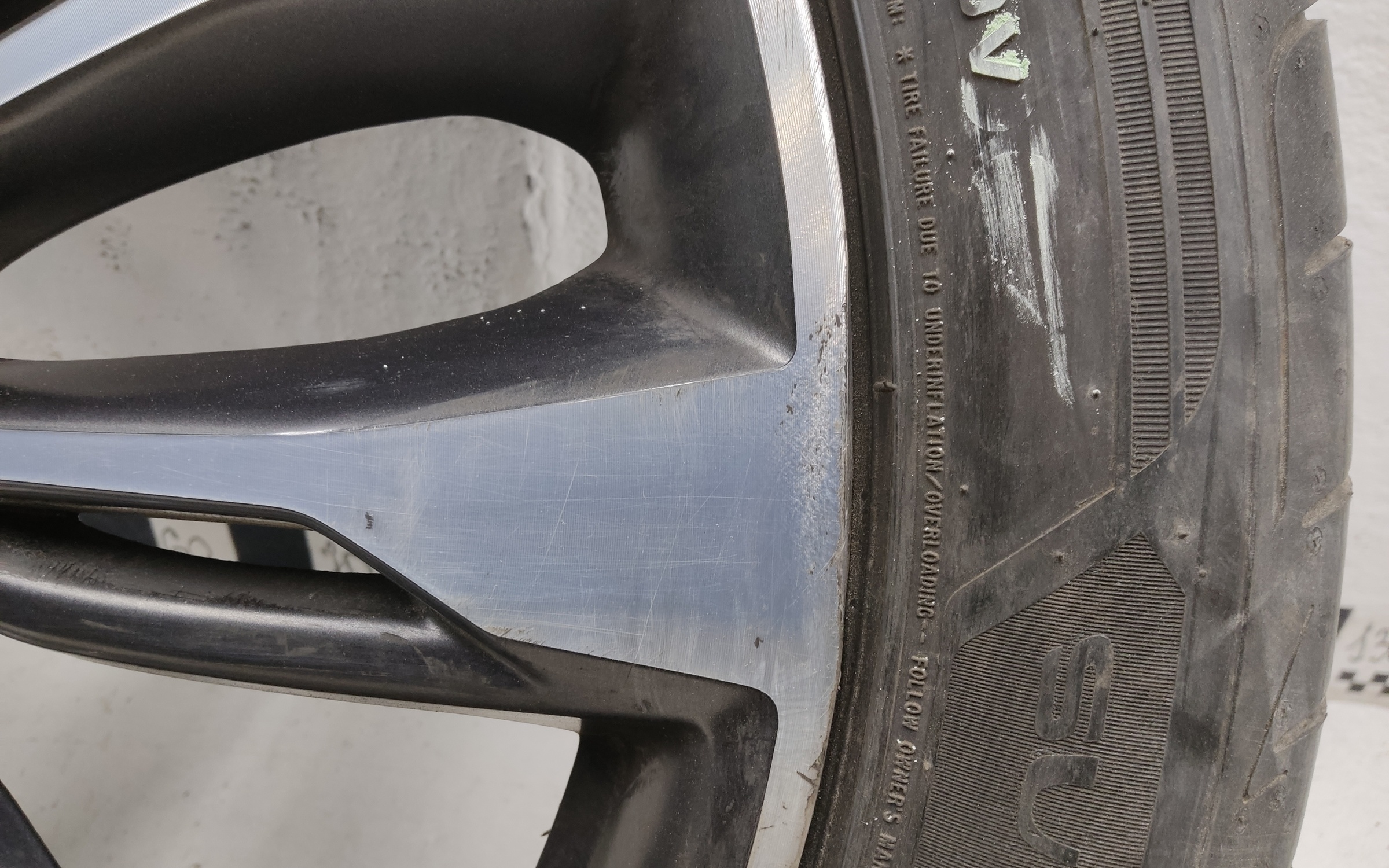 Диск колеса литой Geely Tugella R20 серый