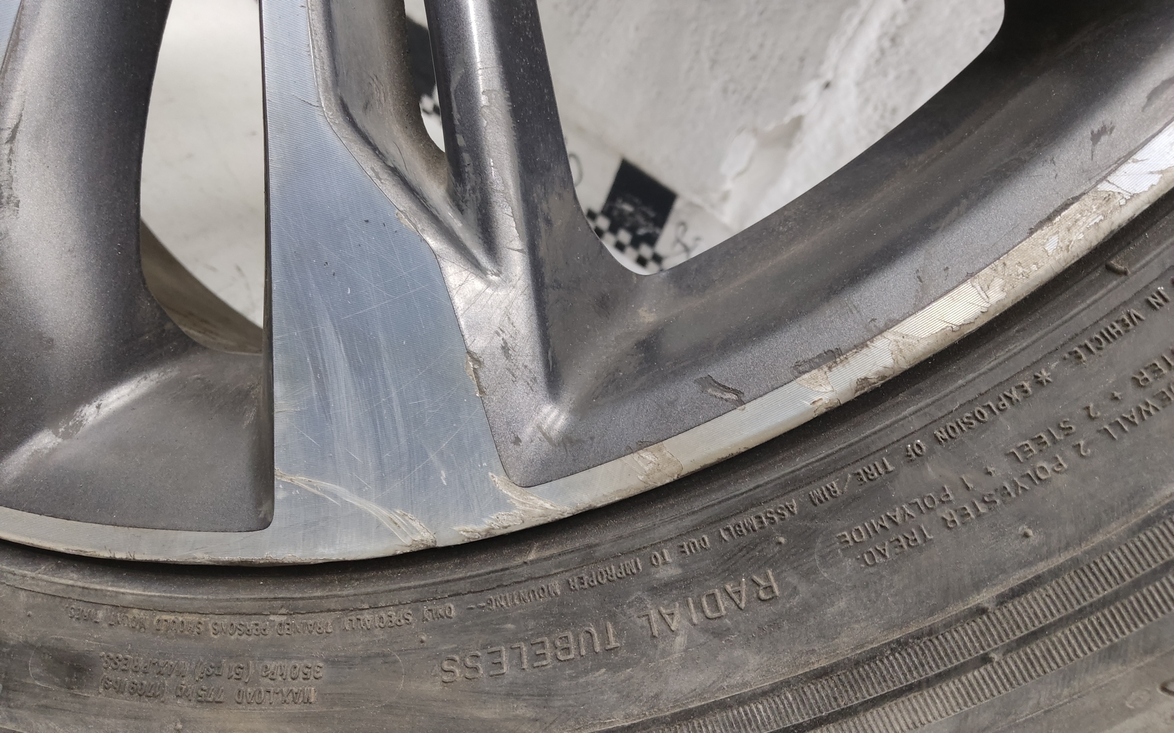 Диск колеса литой Geely Tugella R20 серый