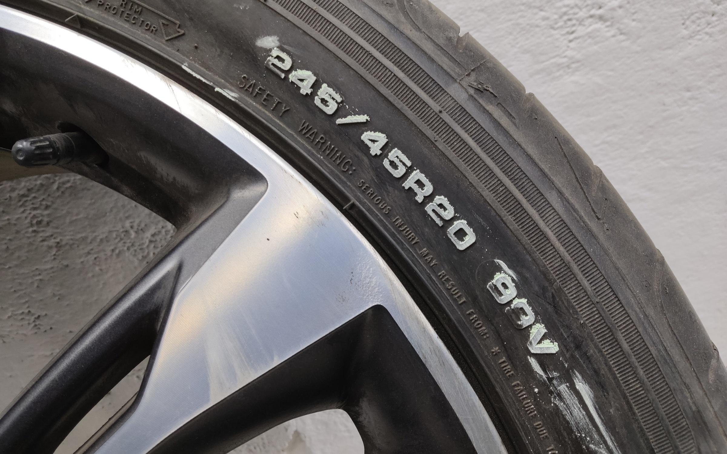 Диск колеса литой Geely Tugella R20 серый