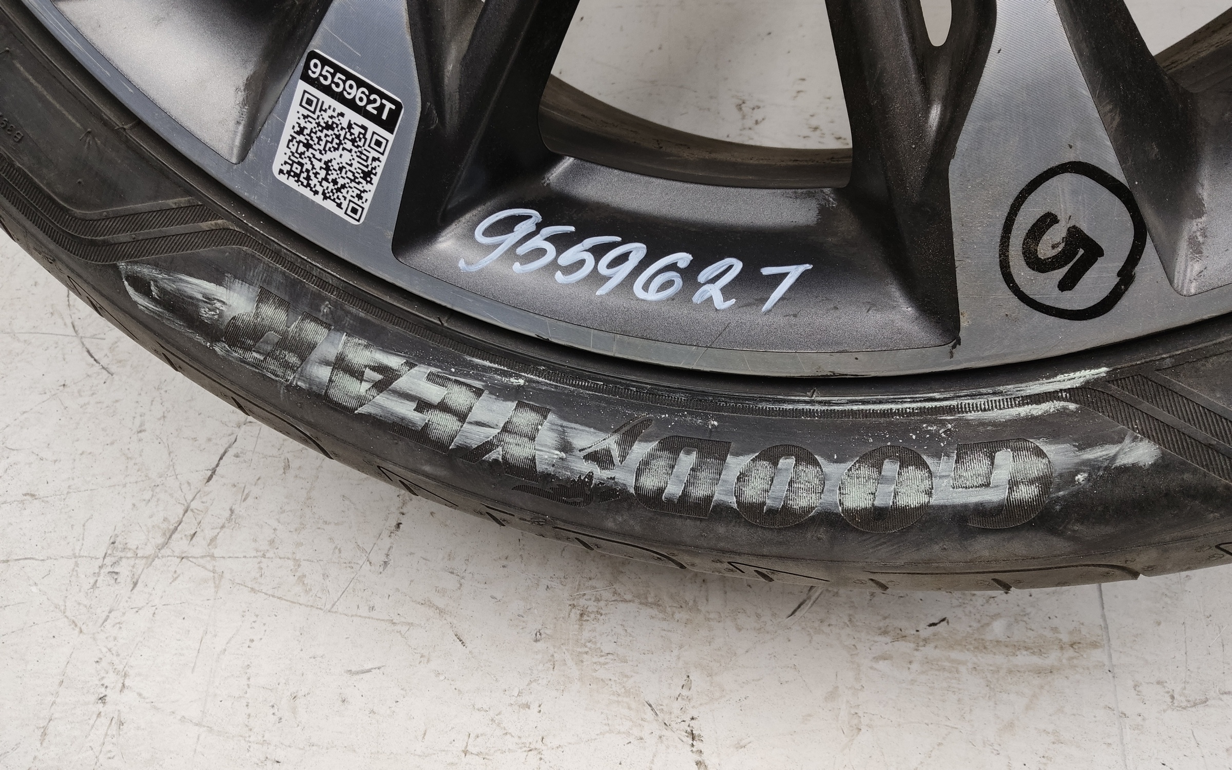 Диск колеса литой Geely Tugella R20 серый