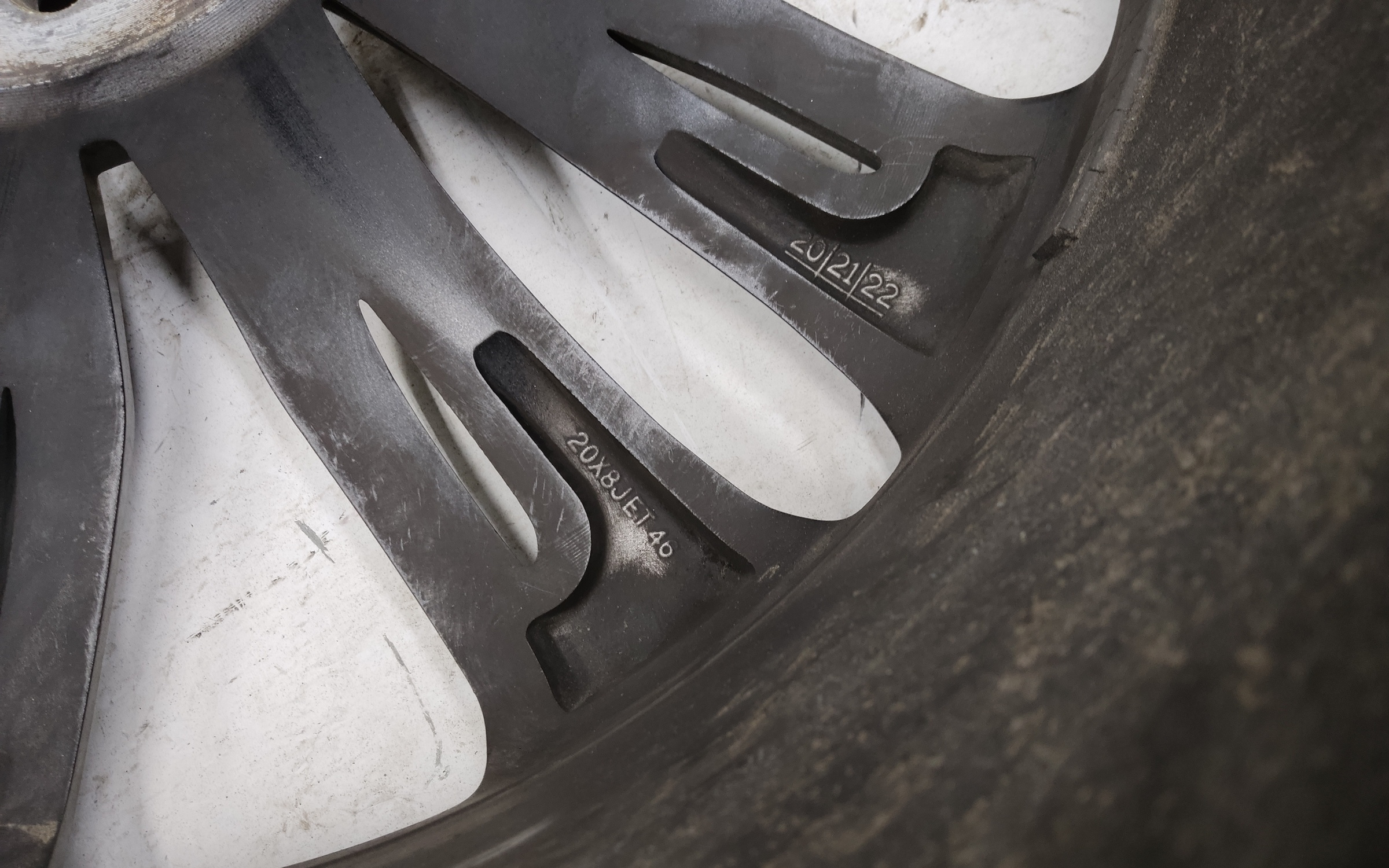 Диск колеса литой Geely Tugella R20 серый