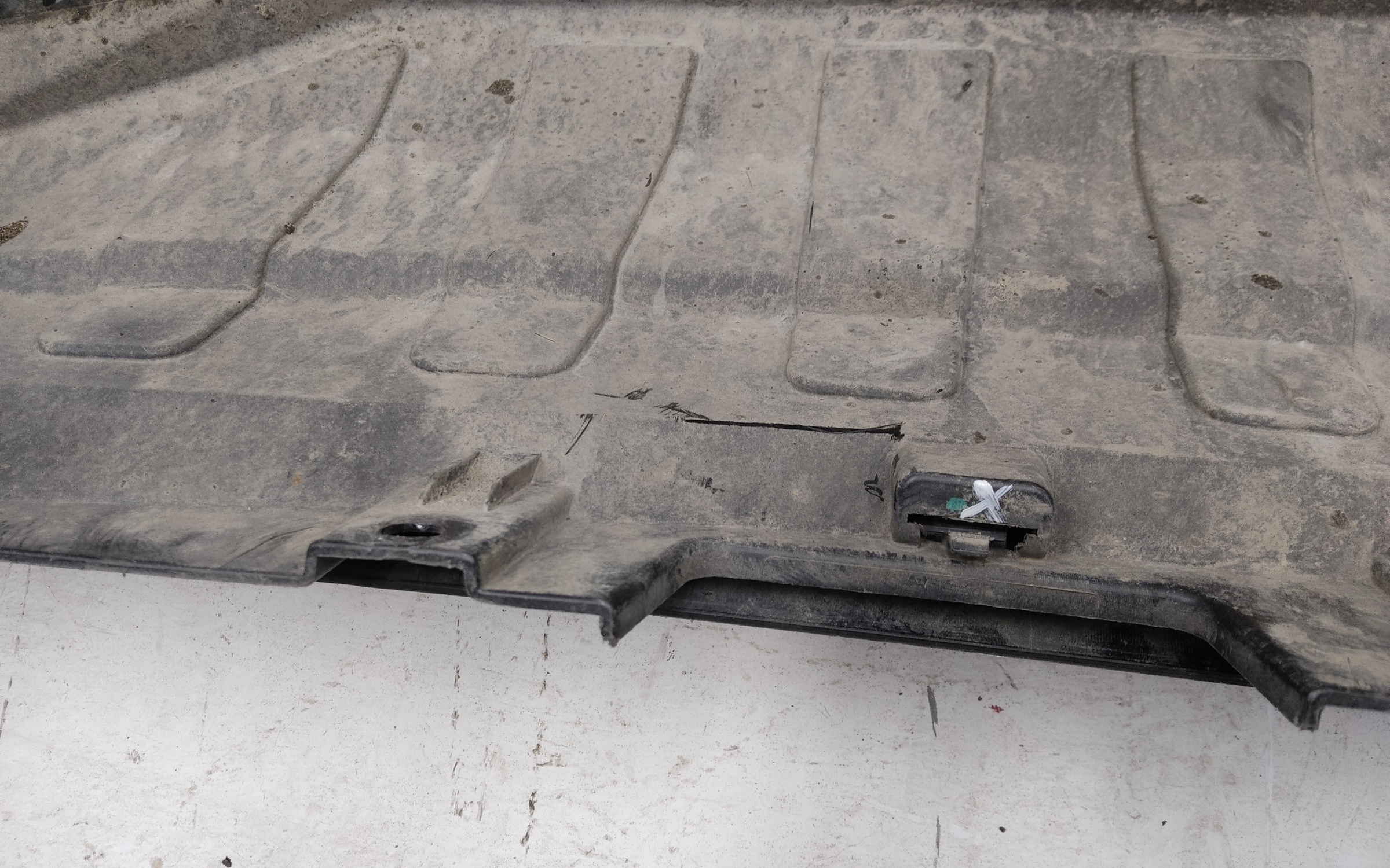 Бампер задний Geely Monjaro