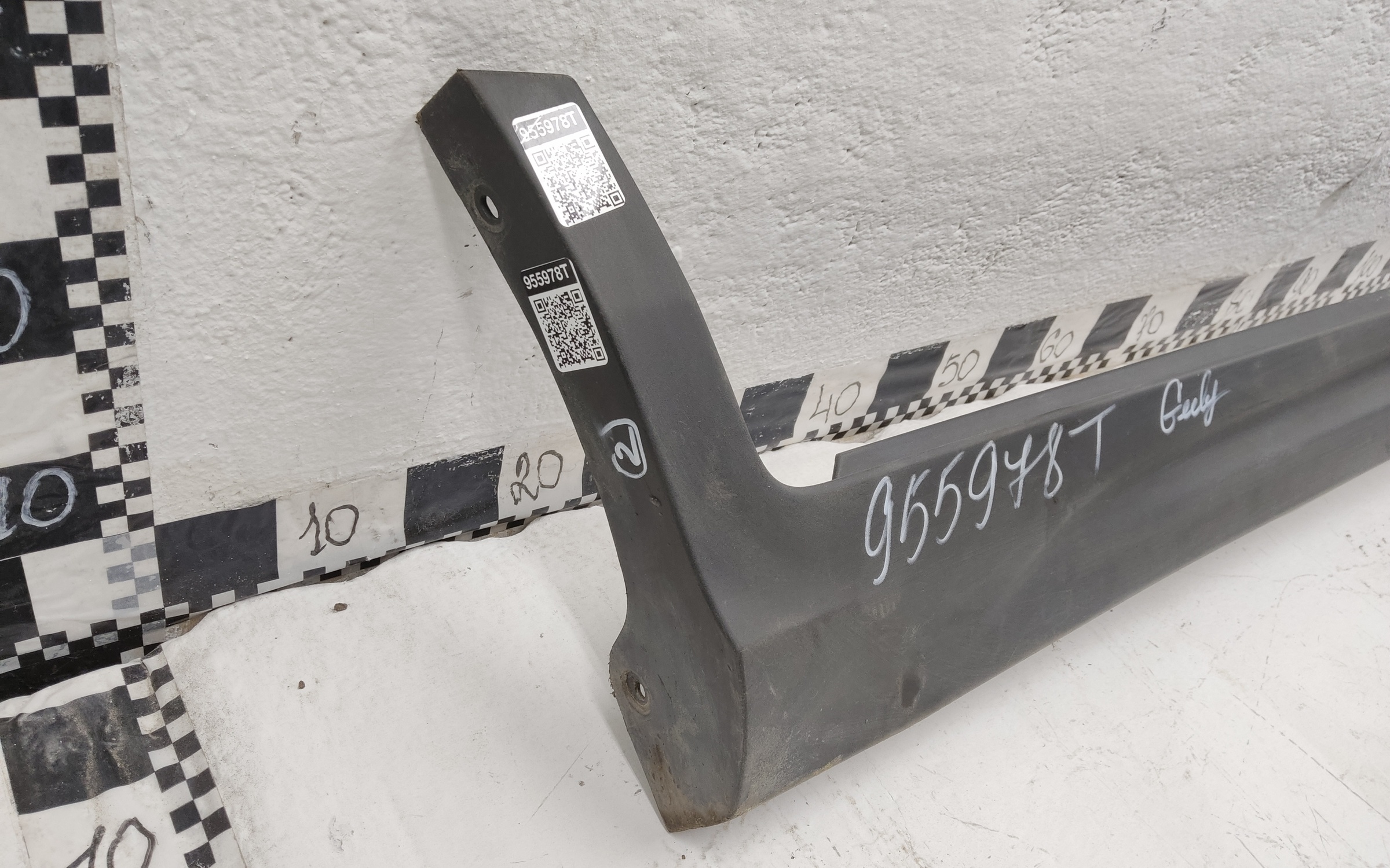 Накладка порога правого Geely Atlas Pro