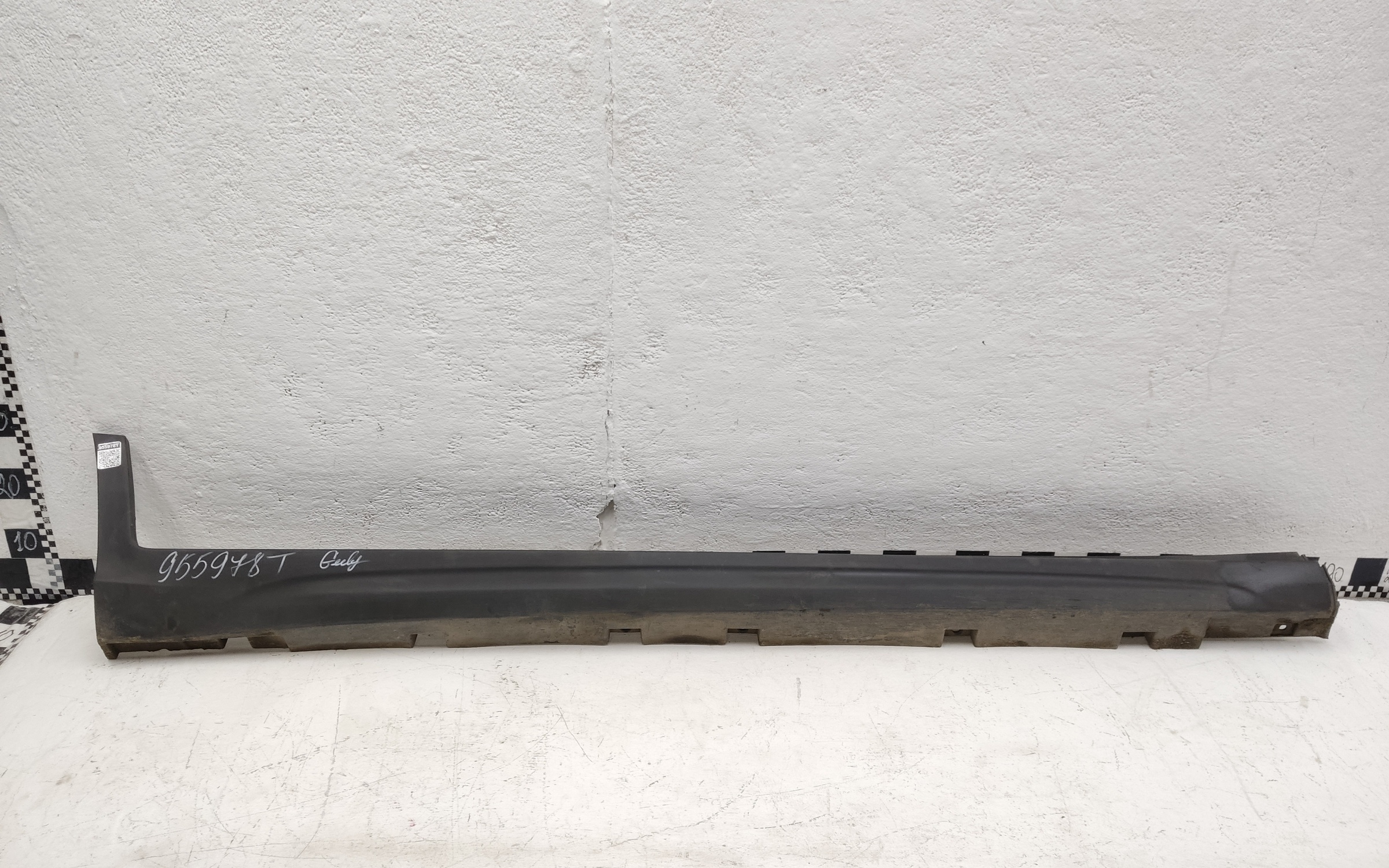 Накладка порога правого Geely Atlas Pro