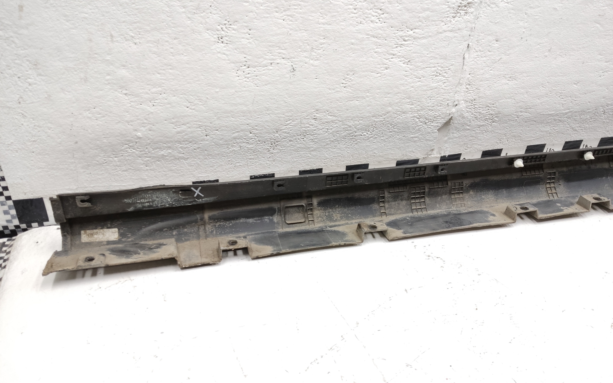 Накладка порога правого Geely Atlas Pro