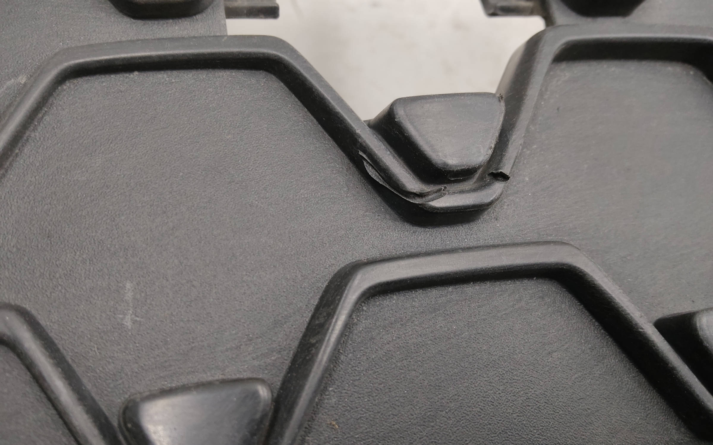 Решётка переднего бампера центральная KIA Soul 3