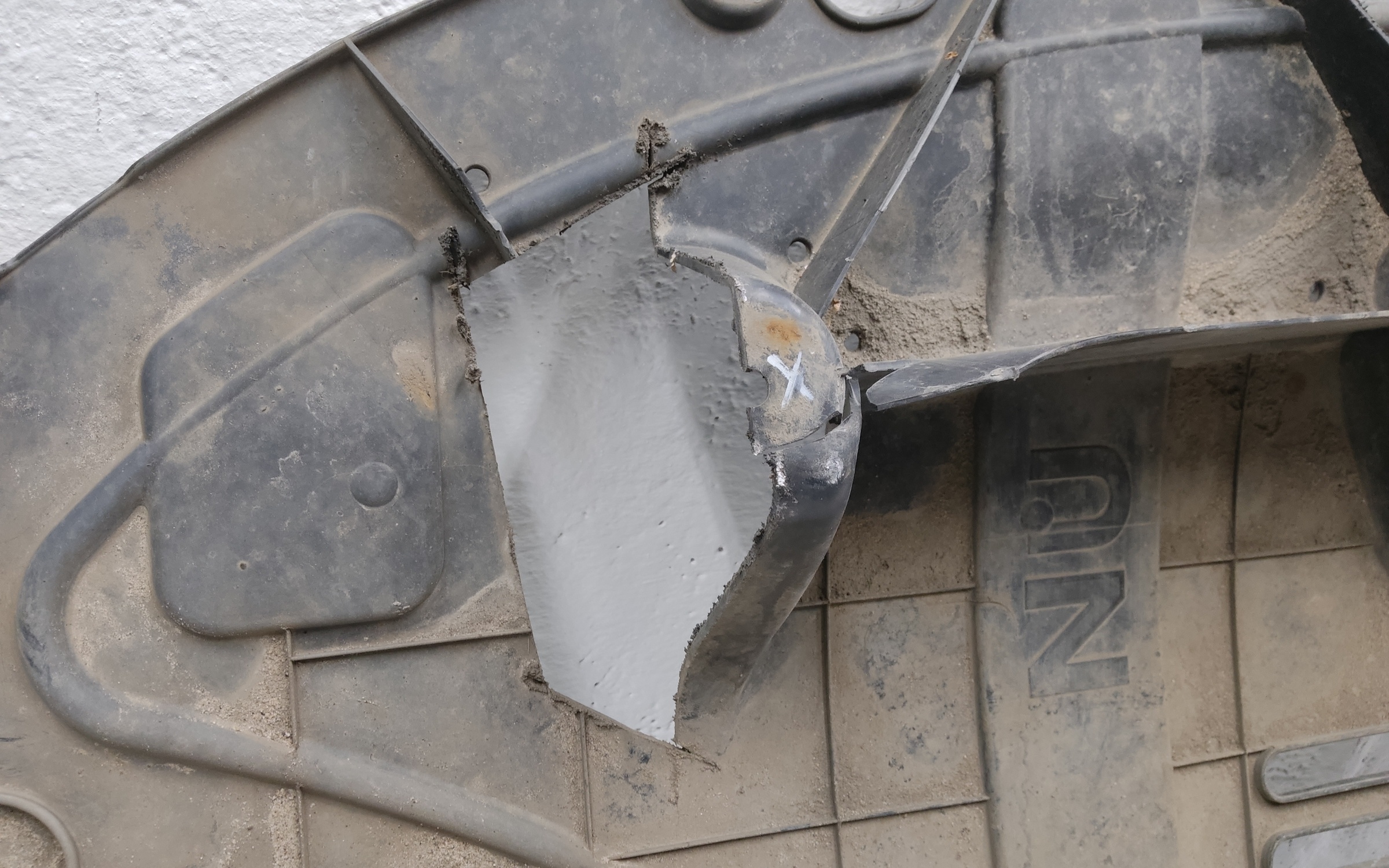 Пыльник двигателя центральный Kia Seltos