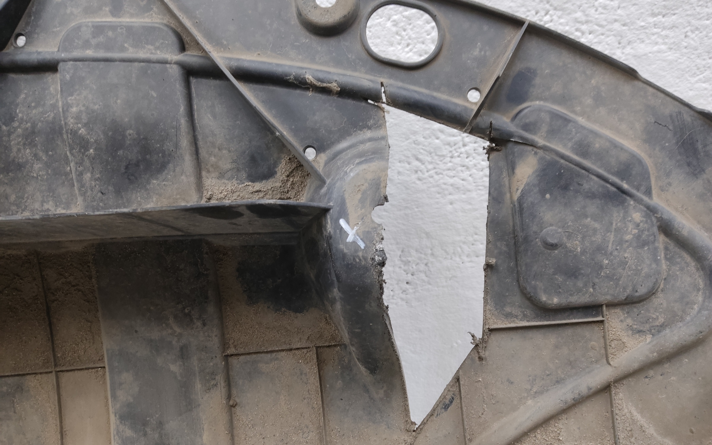 Пыльник двигателя центральный Kia Seltos