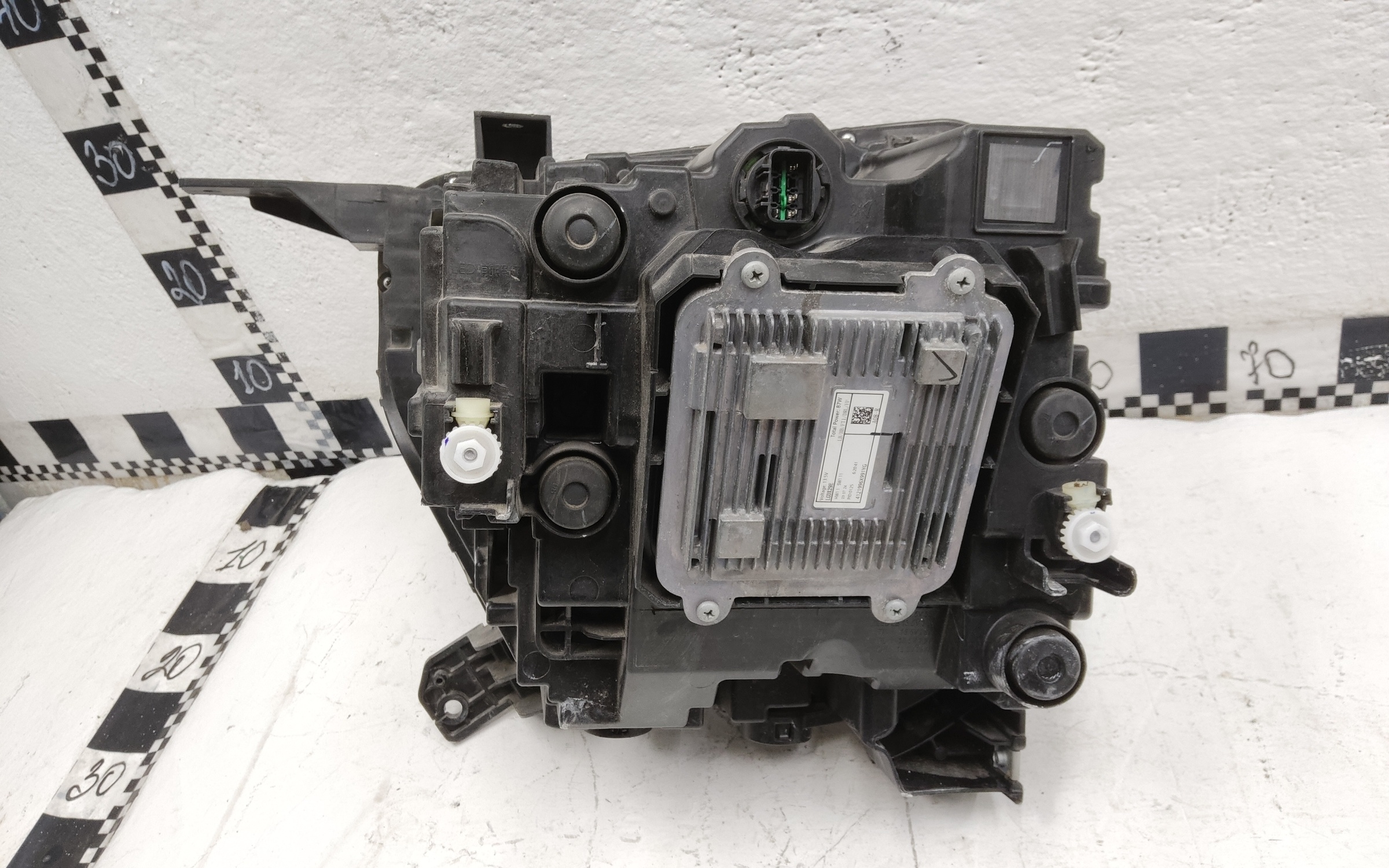 Фара передняя правая Haval H3 LED