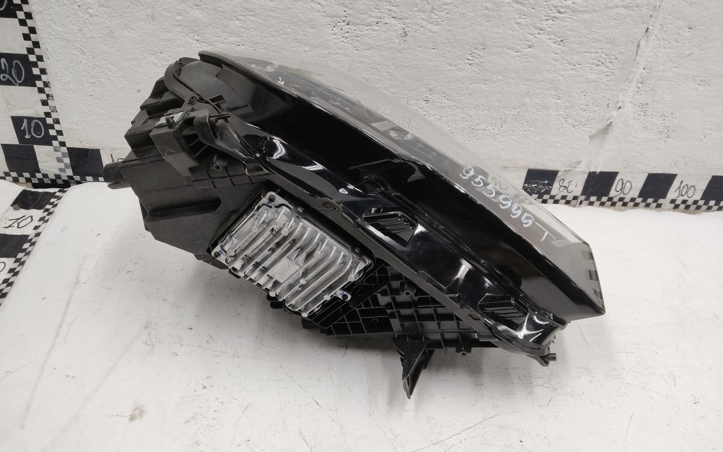 Фара передняя правая Geely Monjaro LED