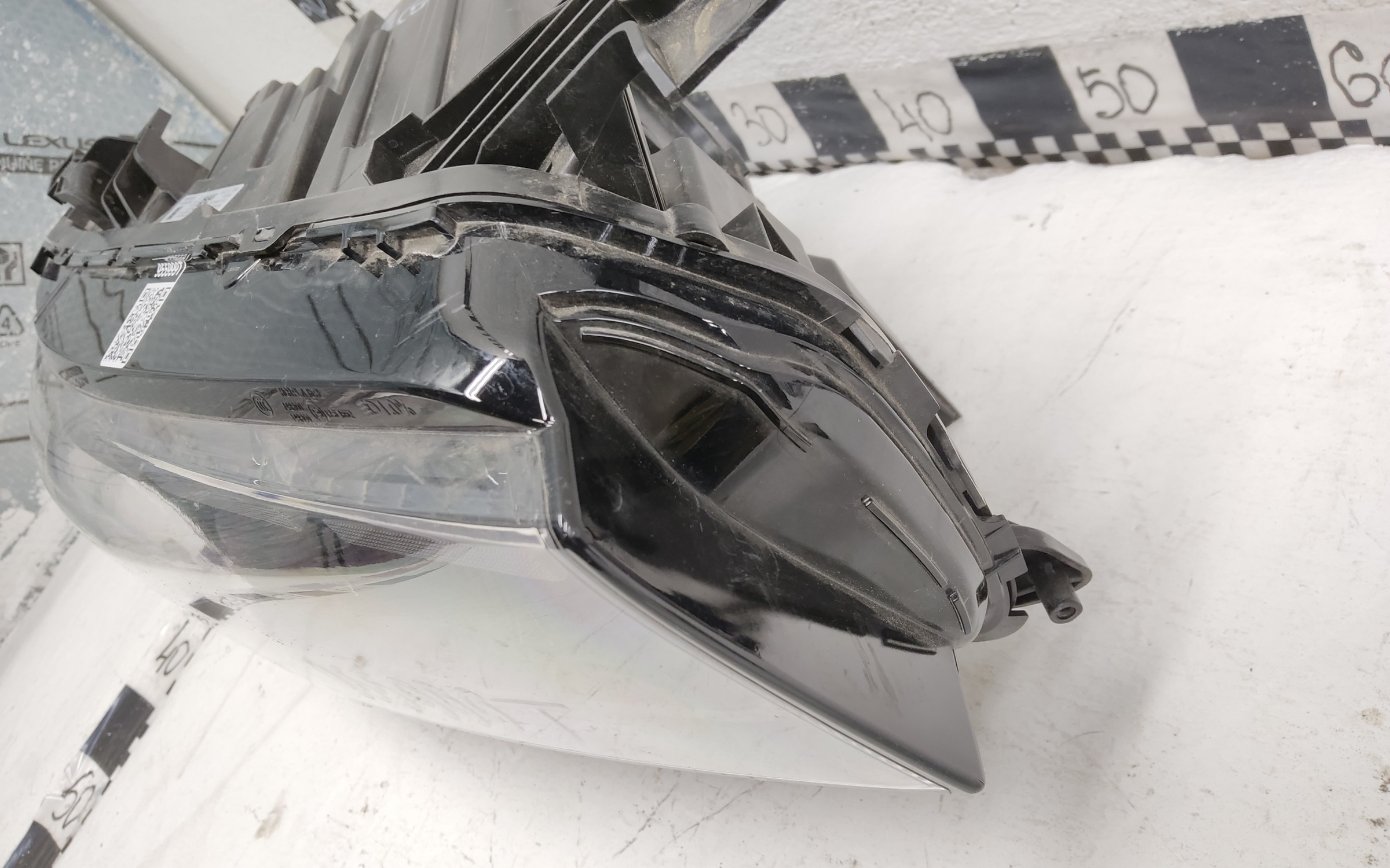 Фара передняя правая Geely Monjaro LED