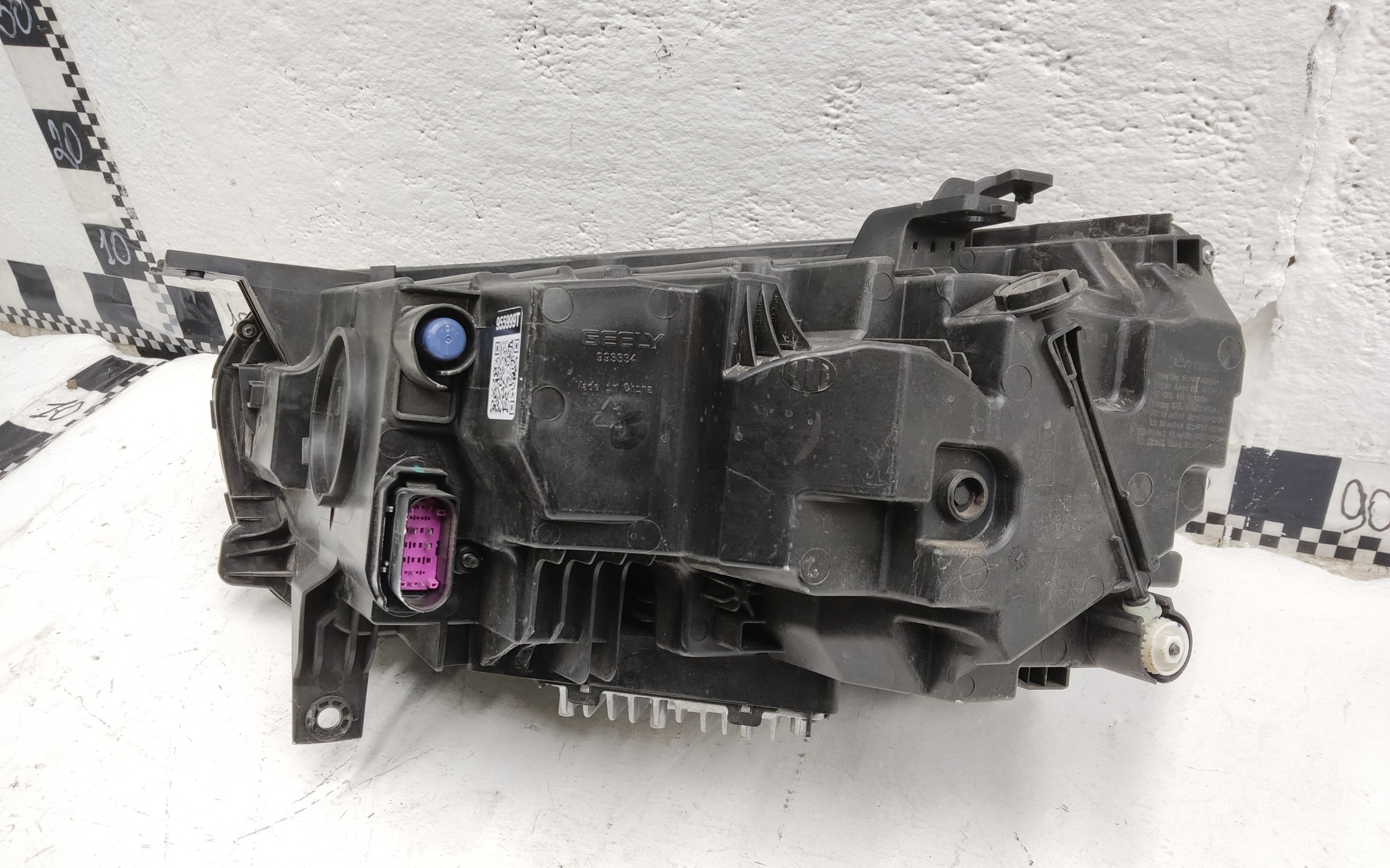 Фара передняя правая Geely Monjaro LED