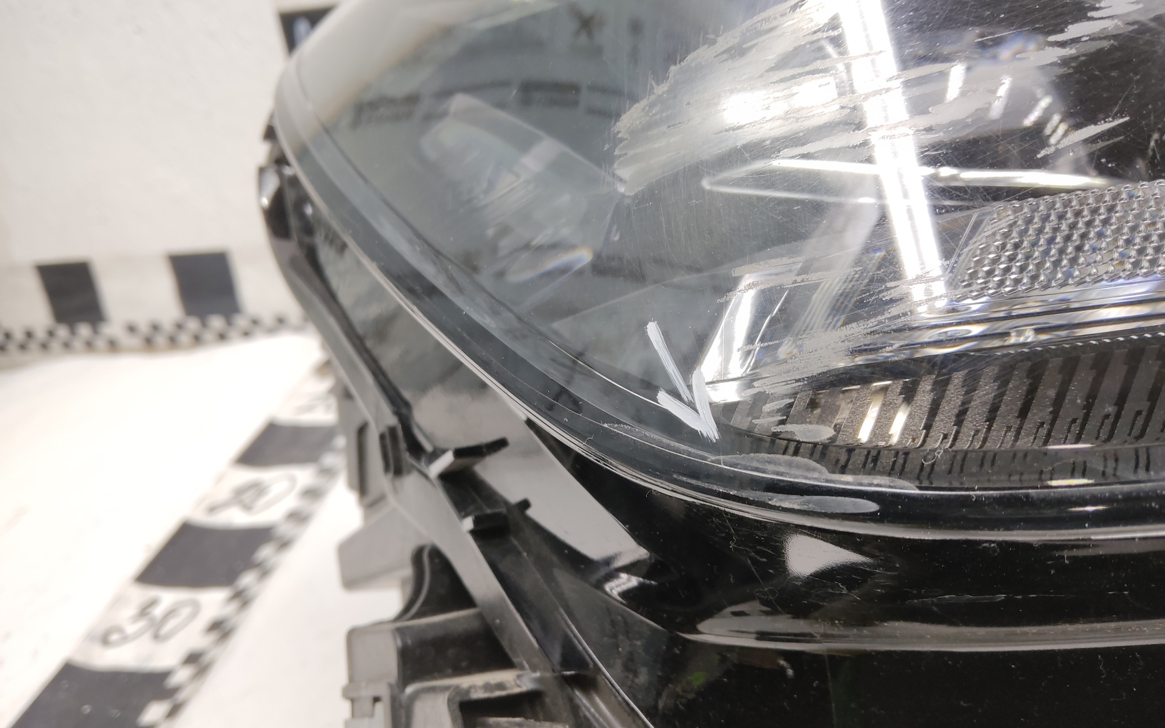 Фара передняя правая Geely Monjaro LED