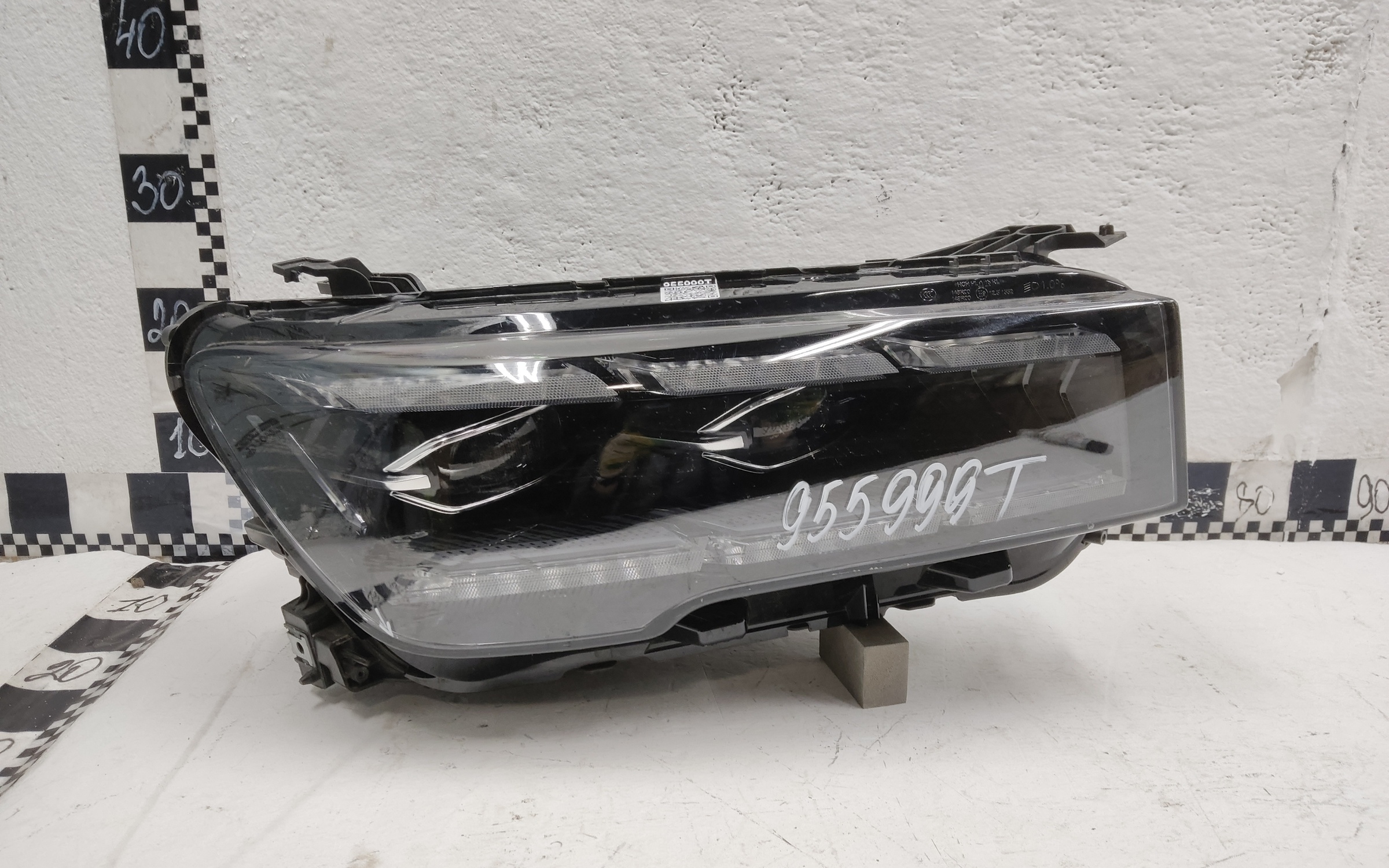 Фара передняя правая Geely Monjaro LED