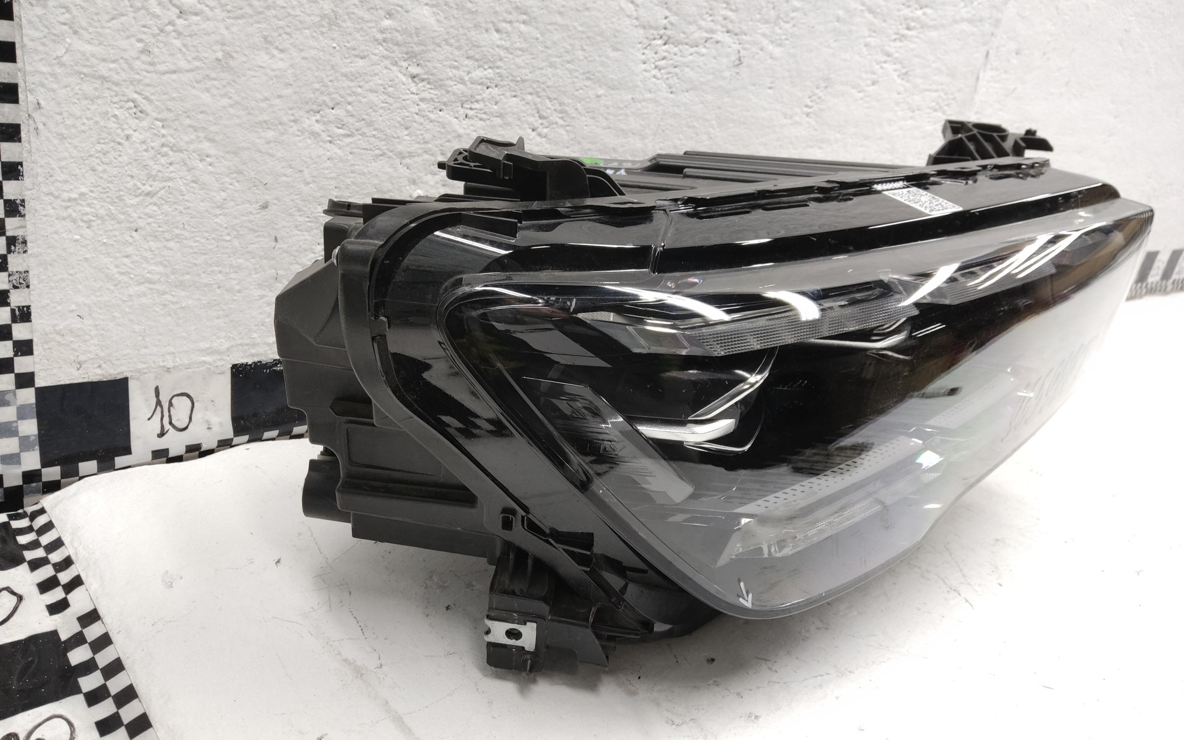 Фара передняя правая Geely Monjaro LED