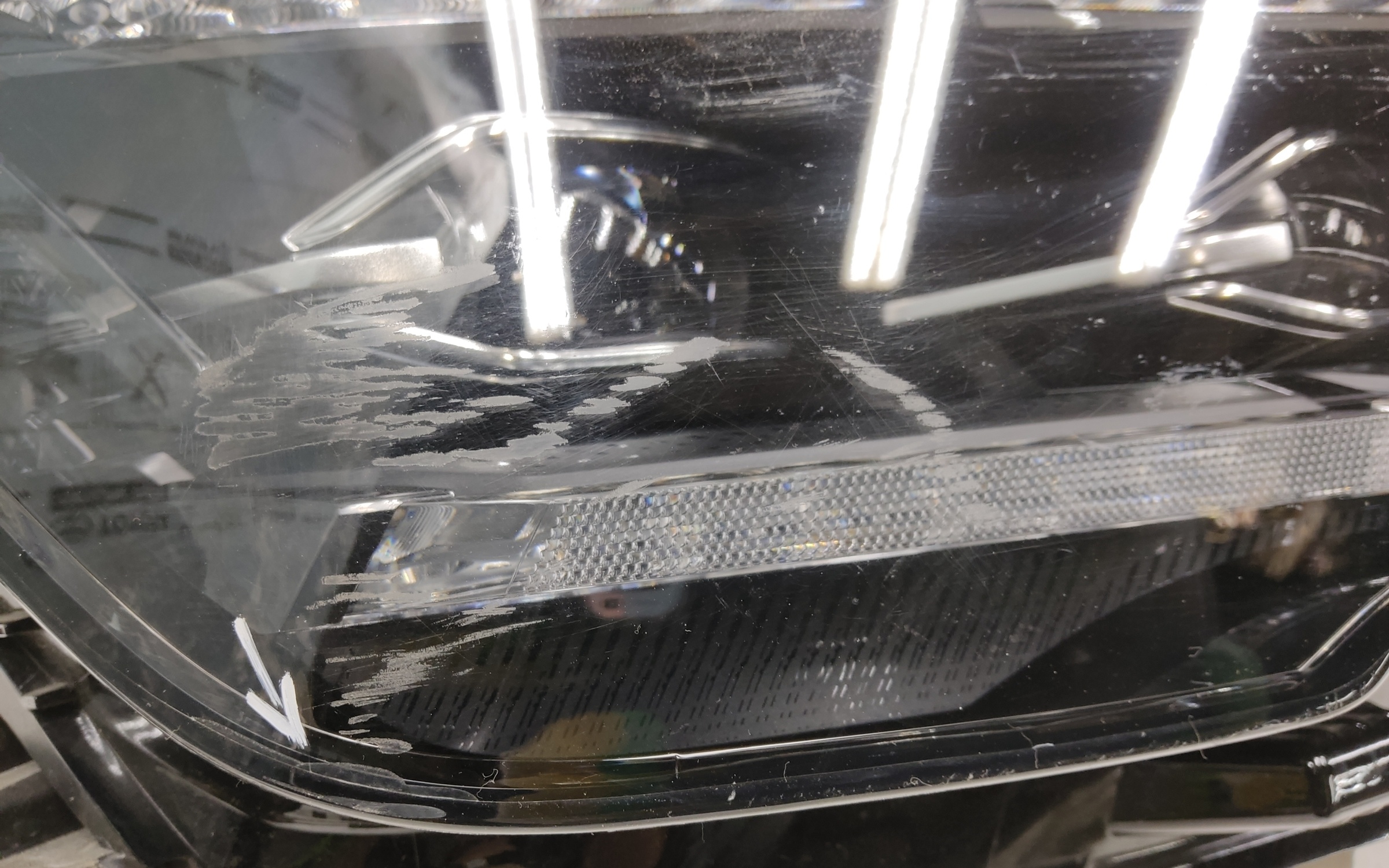 Фара передняя правая Geely Monjaro LED