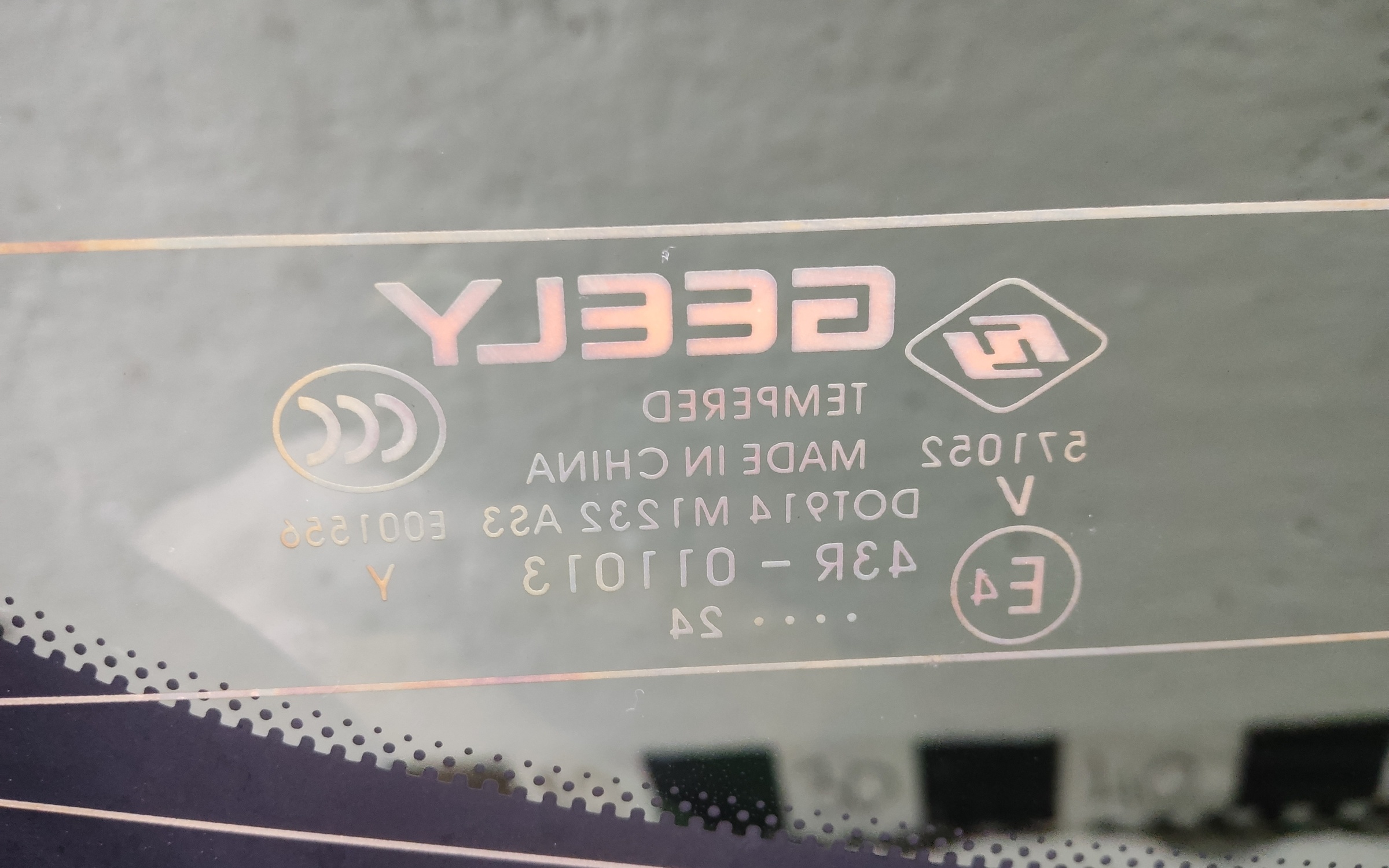 Стекло крышки багажника Geely Monjaro