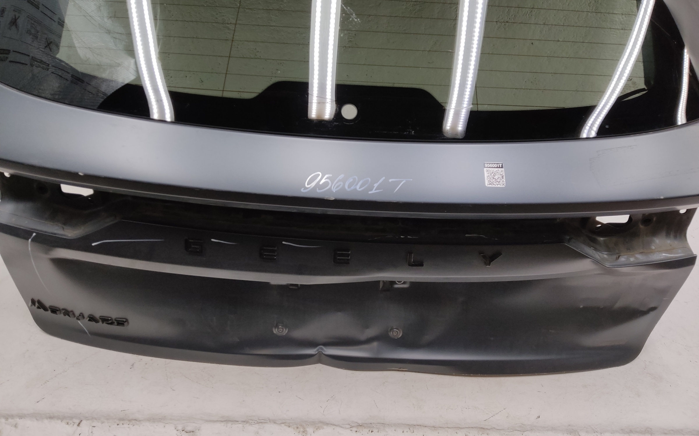 Стекло крышки багажника Geely Monjaro
