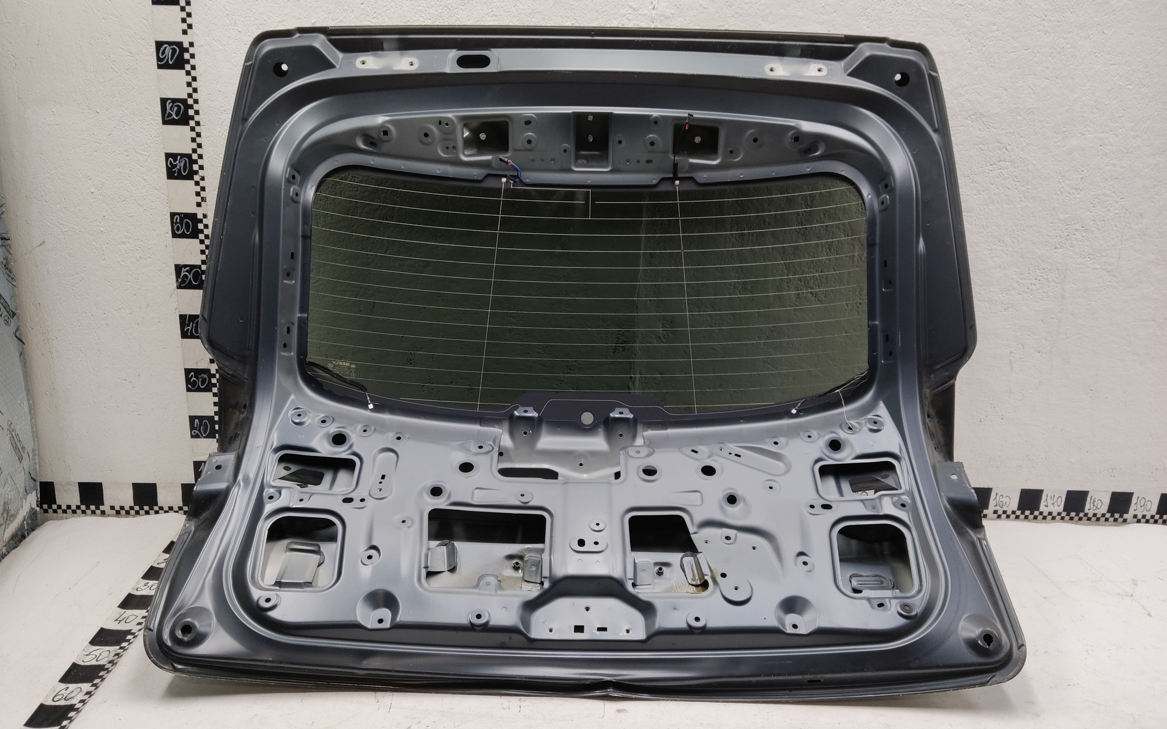 Стекло крышки багажника Geely Monjaro