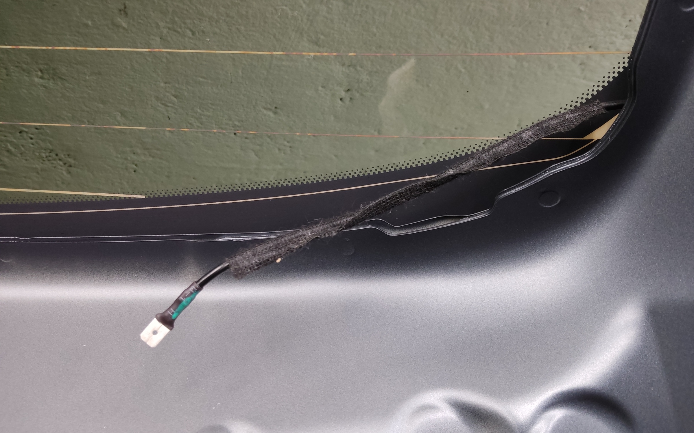 Стекло крышки багажника Geely Monjaro